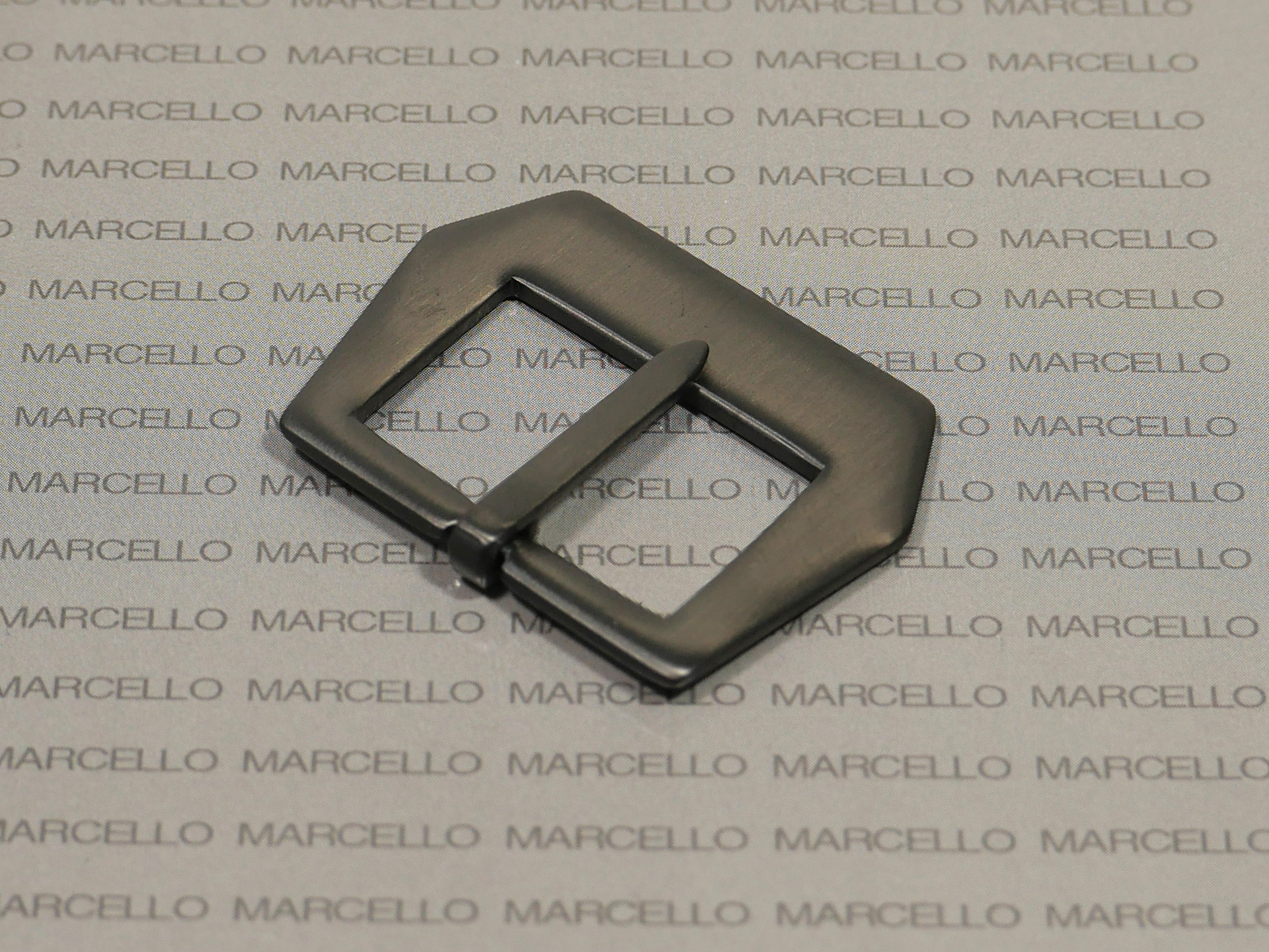 Pvd buckle top