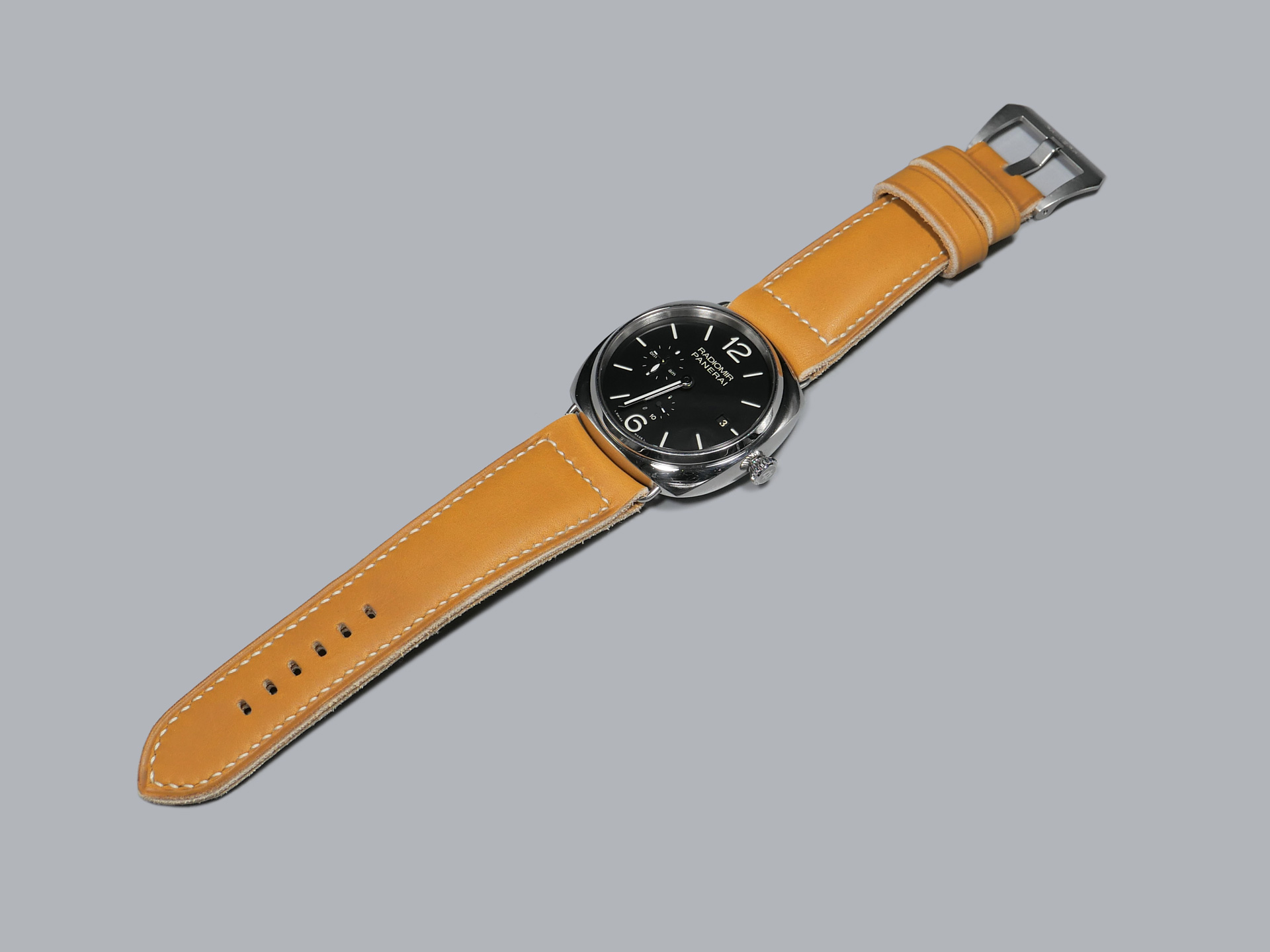 Thick Radiomir Strap highlighting texture IMAGE