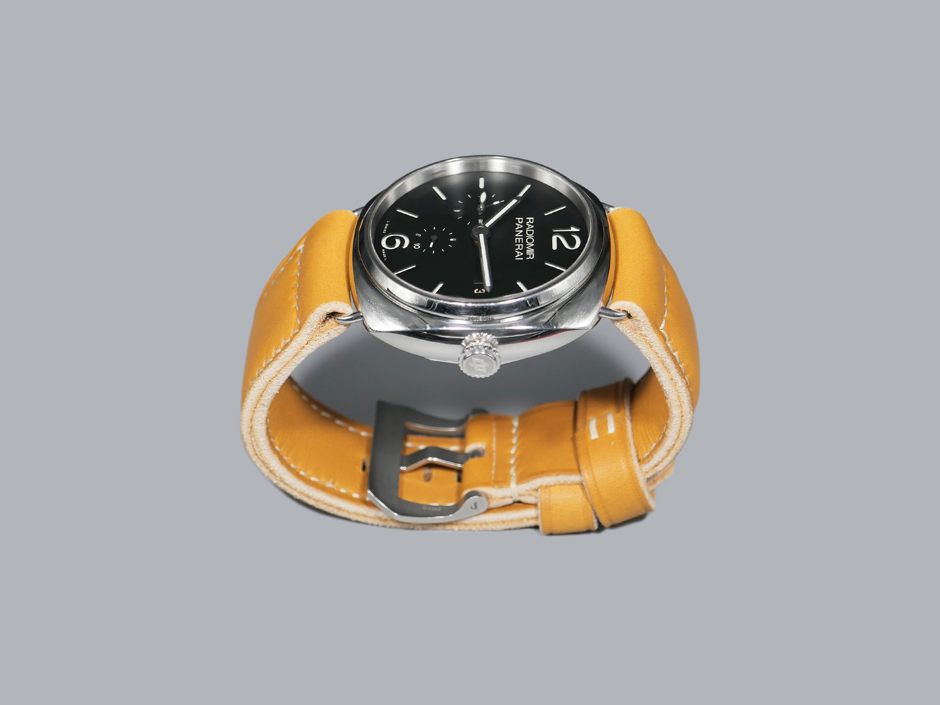 Thick Radiomir Strap with quick release pins IMAGE