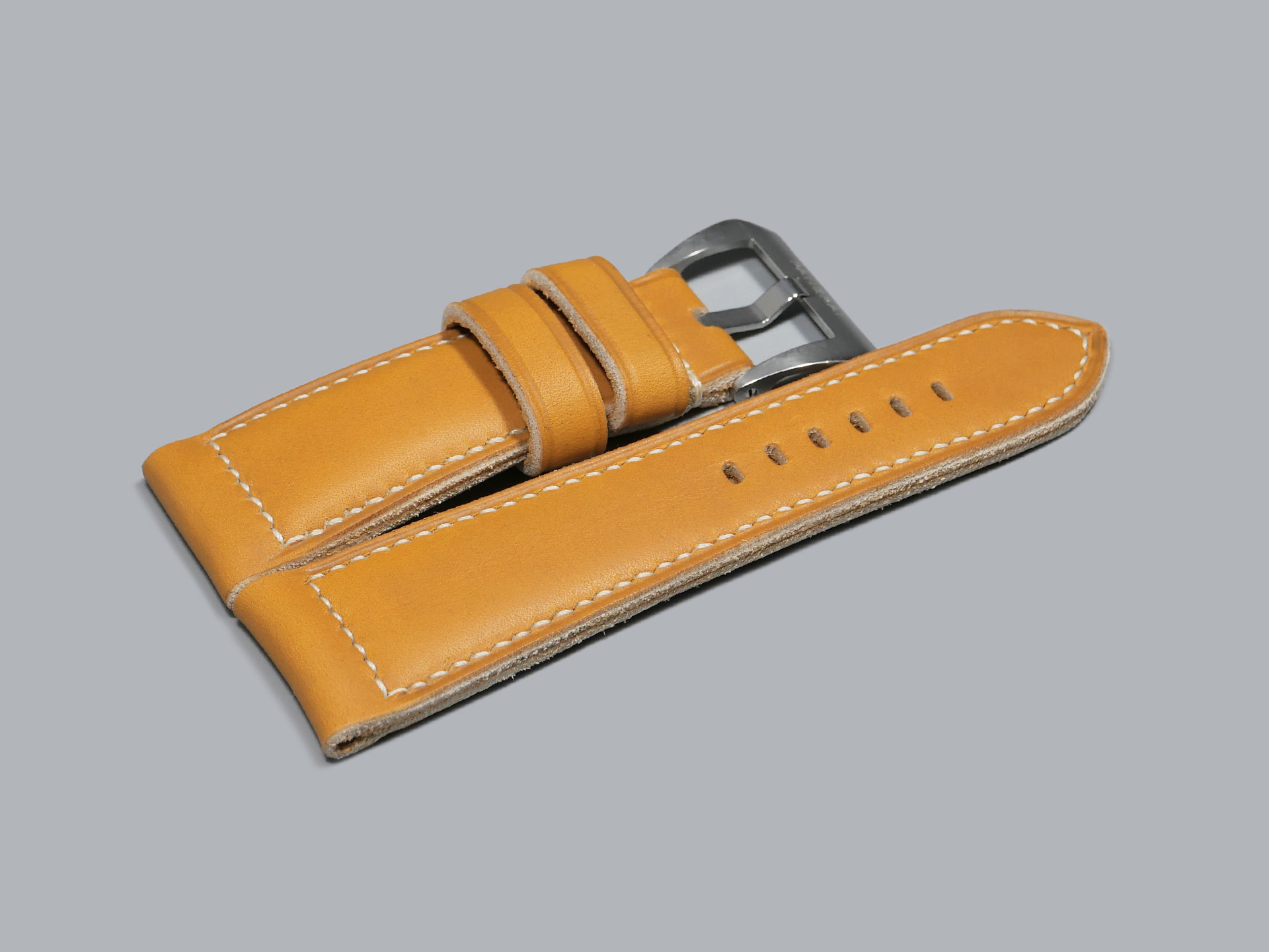 Thick Radiomir Strap close-up shot IMAGE