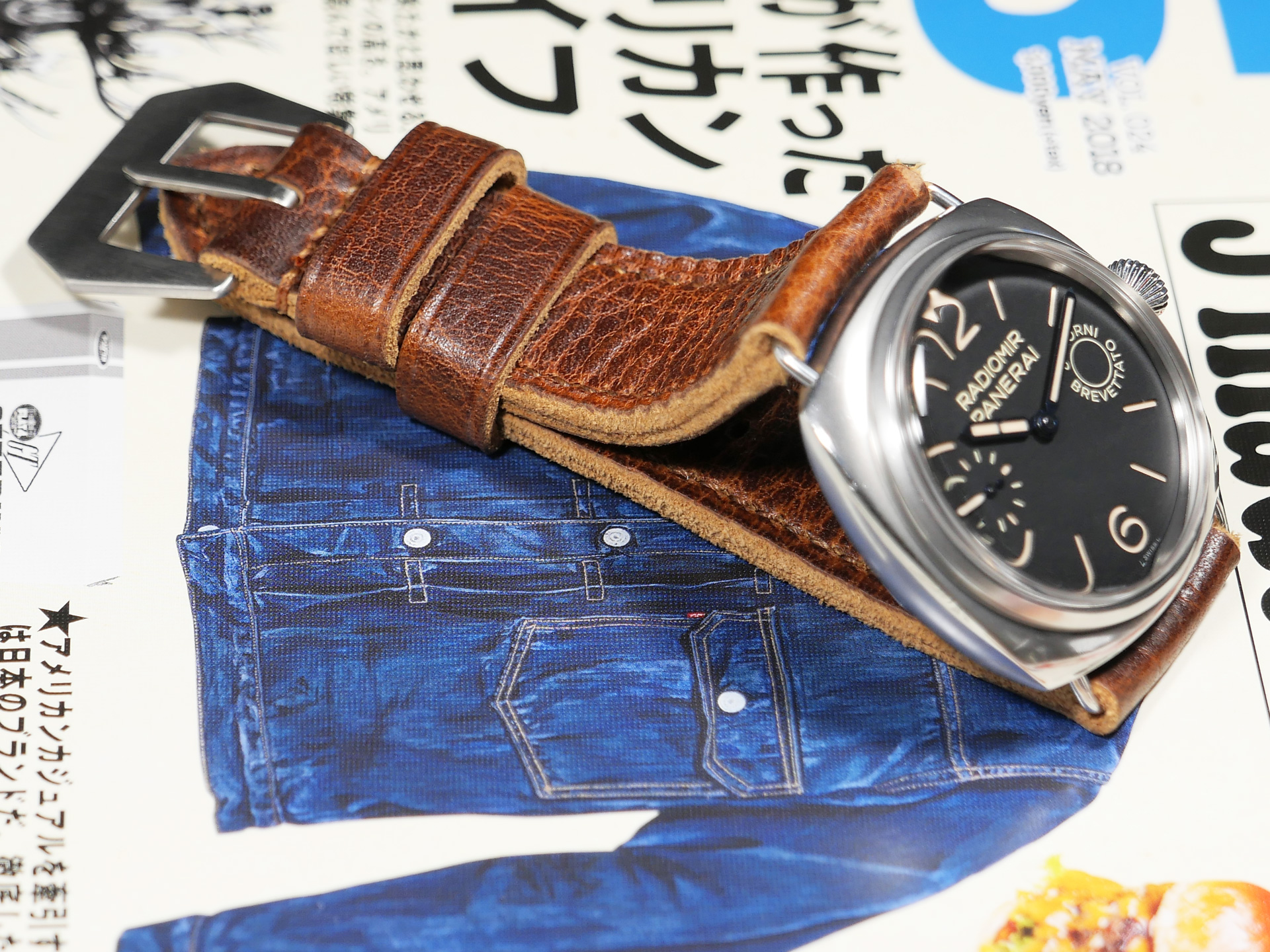 Thick Panerai Radiomir strap showcasing brushed buckle on PAM00992