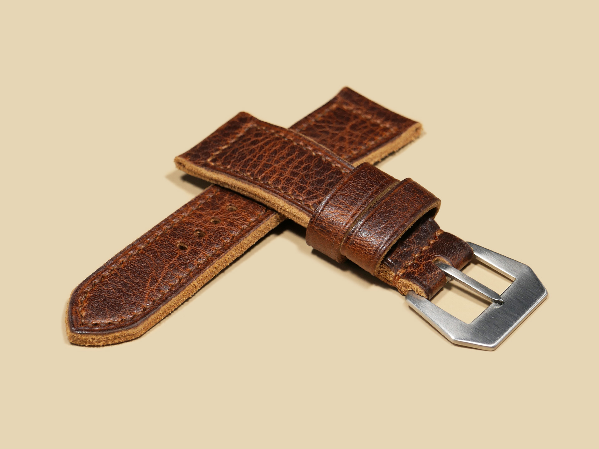 Elegant thick Panerai Radiomir strap paired with PAM00992