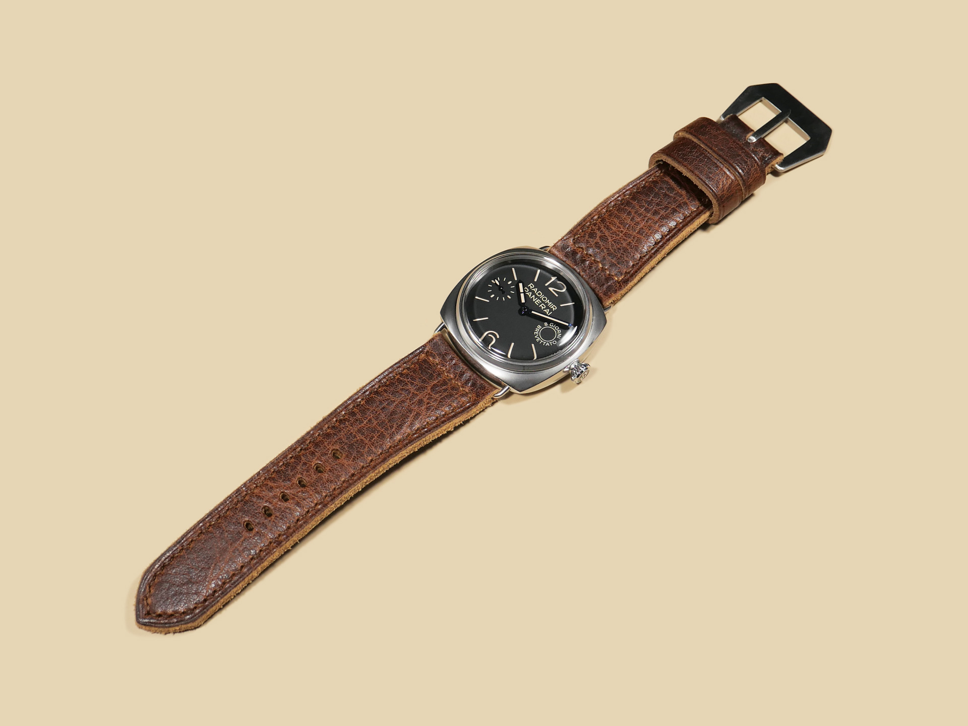 PAM00992 displayed with thick Panerai Radiomir strap in soft leather