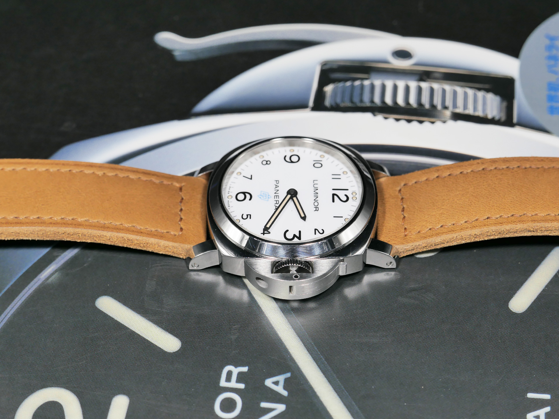 Aged leather vintage Pre-V strap designed for 44mm Panerai watches