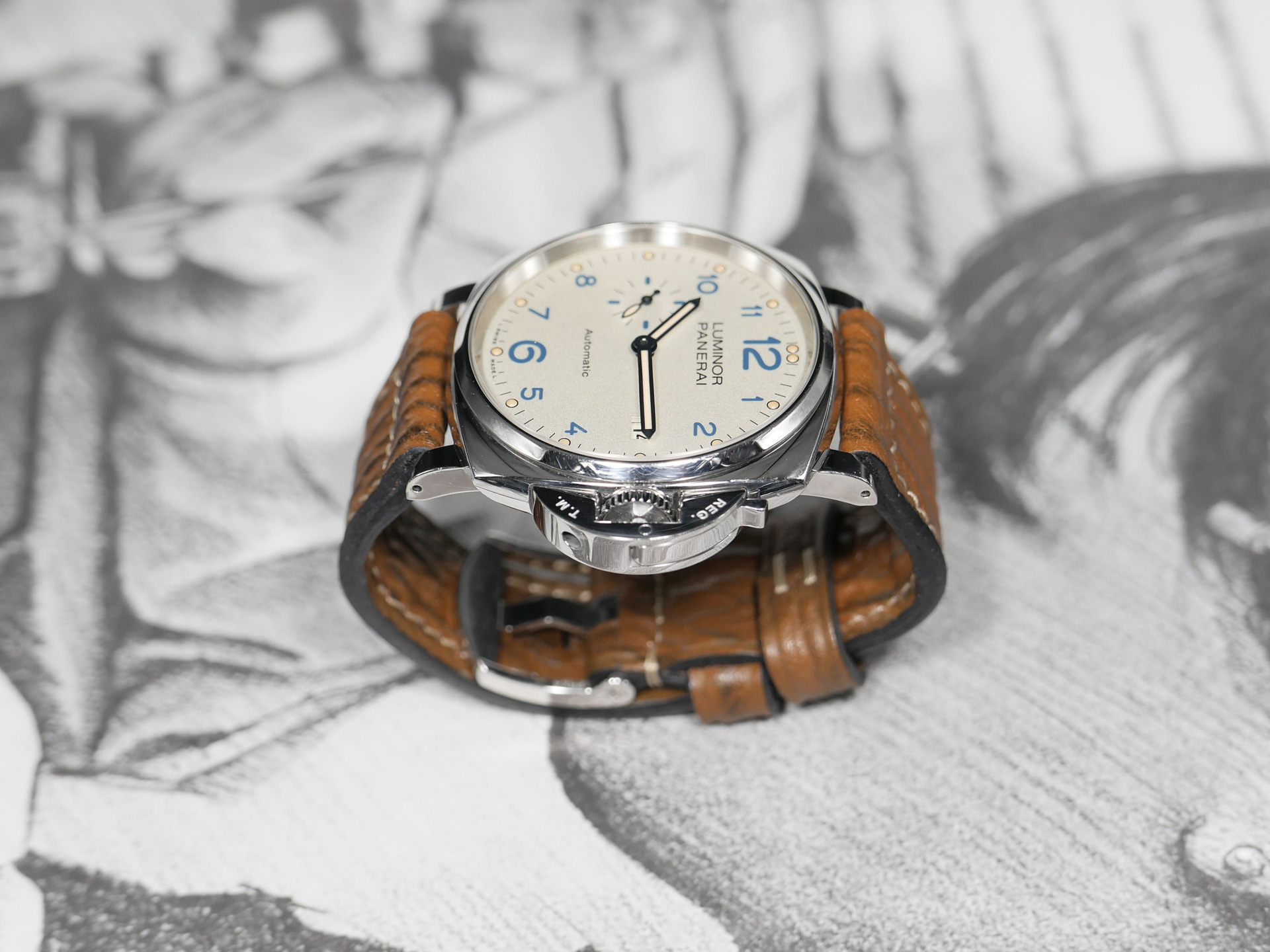 Panerai DUE timepiece on classic brown shark strap