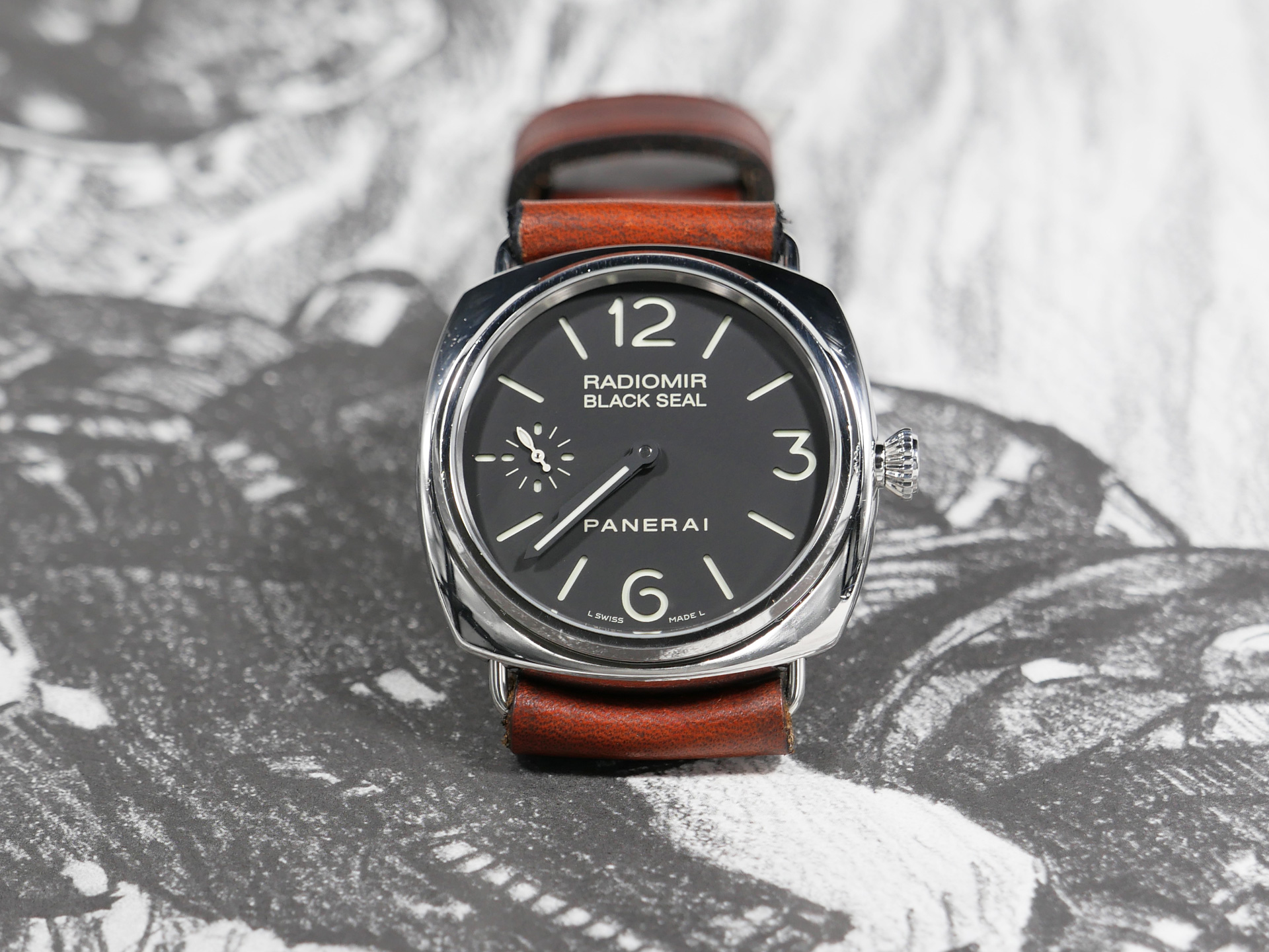 Top-down view of full-length Radiomir leather strap