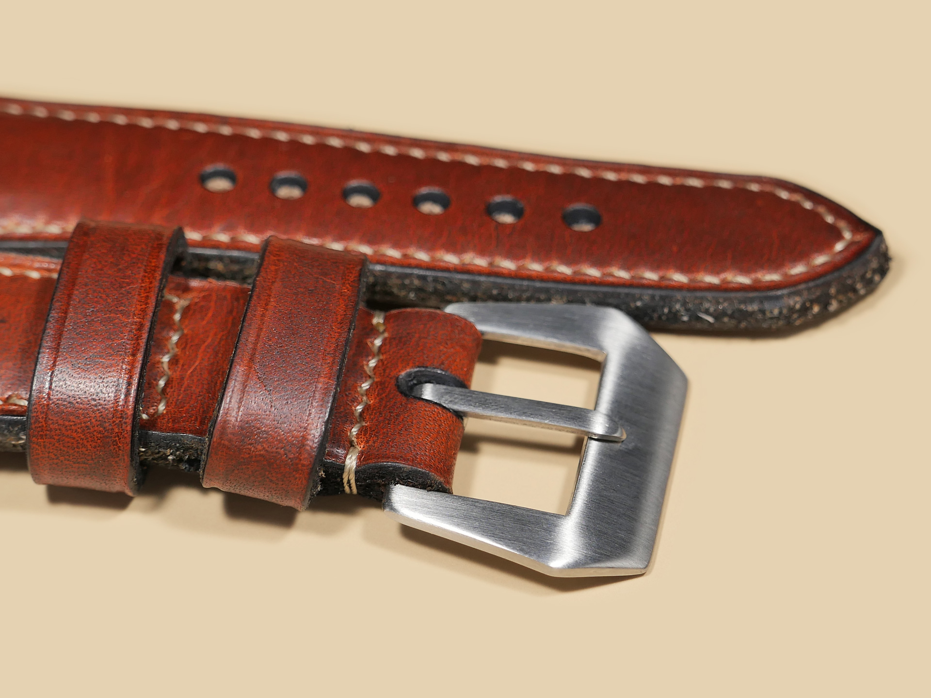 Side view showing 7.4mm thickness at lugs tapering to 5mm