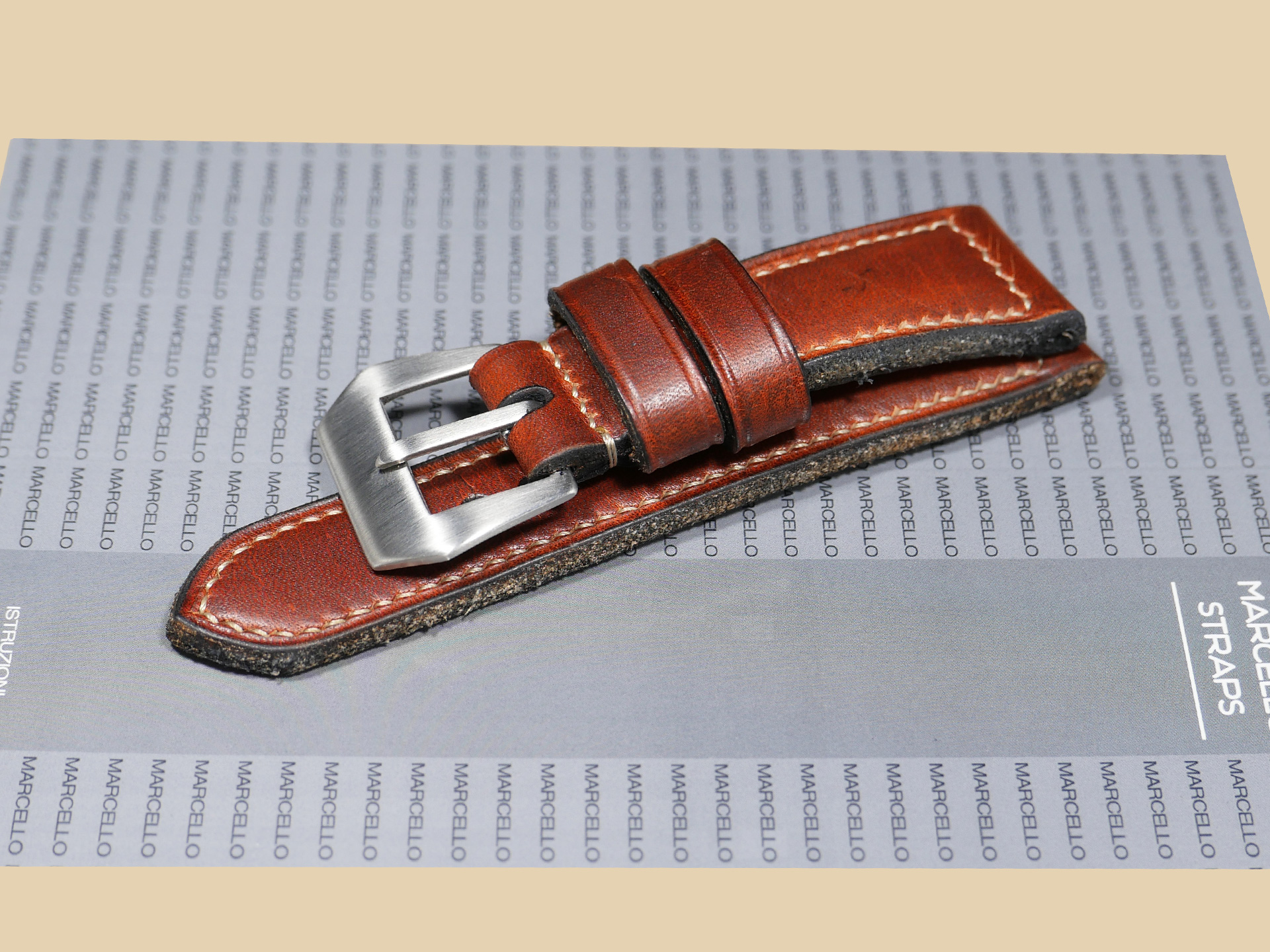 Vintage-style Radiomir strap with fixed and floating keepers