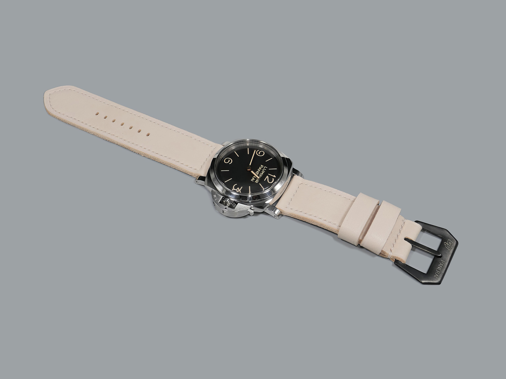 Detail of soft white leather strap with floating keeper on PAM00372