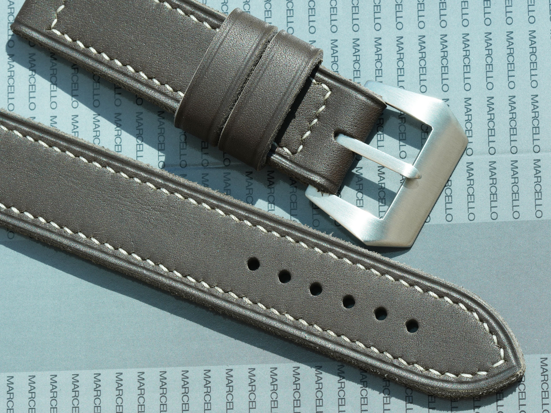 Detailaufnahme des Black Pre-V Panerai Strap mit vor-Vintage Schnalle