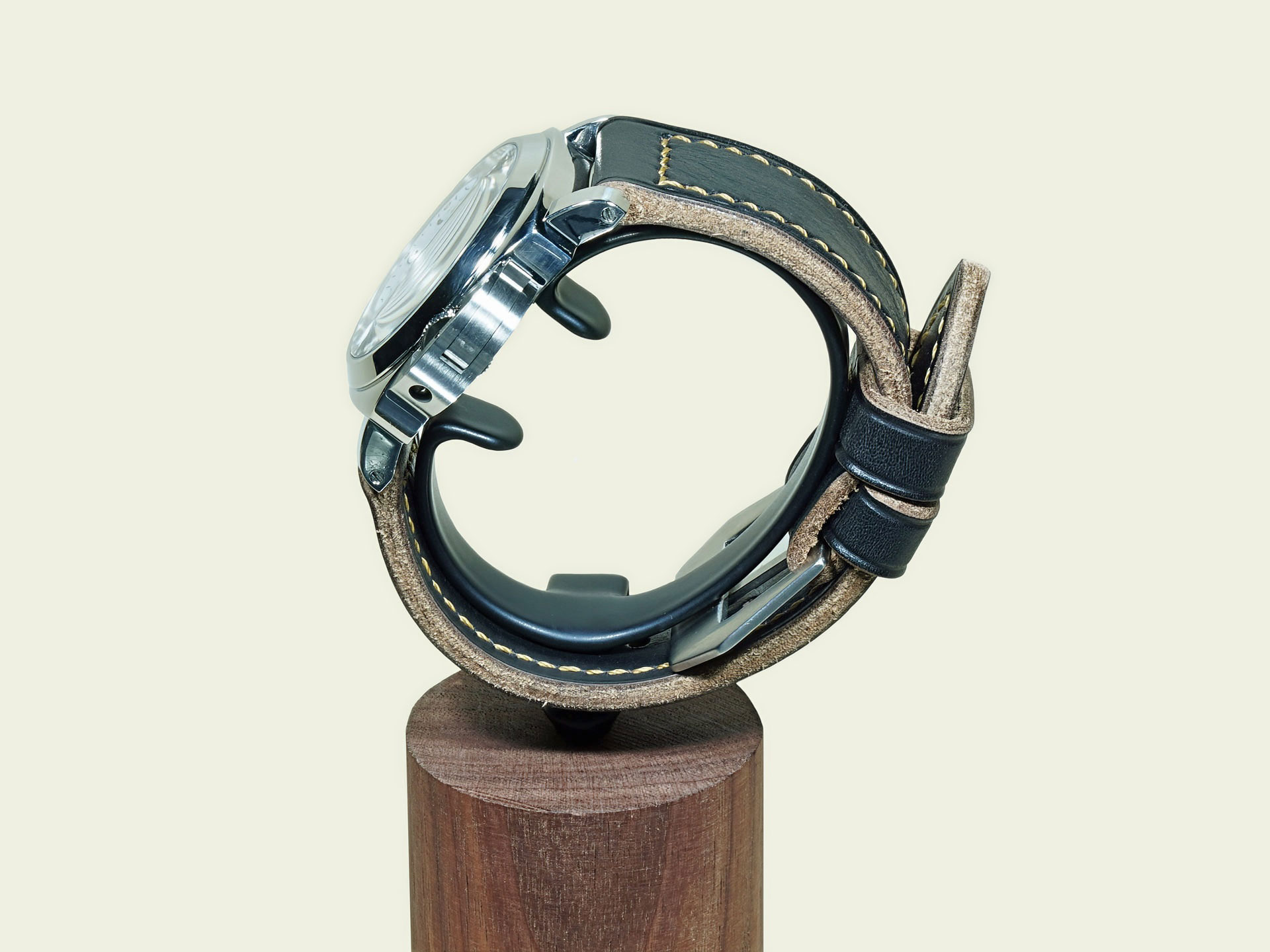 black Panerai Luminor strap with one fixed and one floating keeper