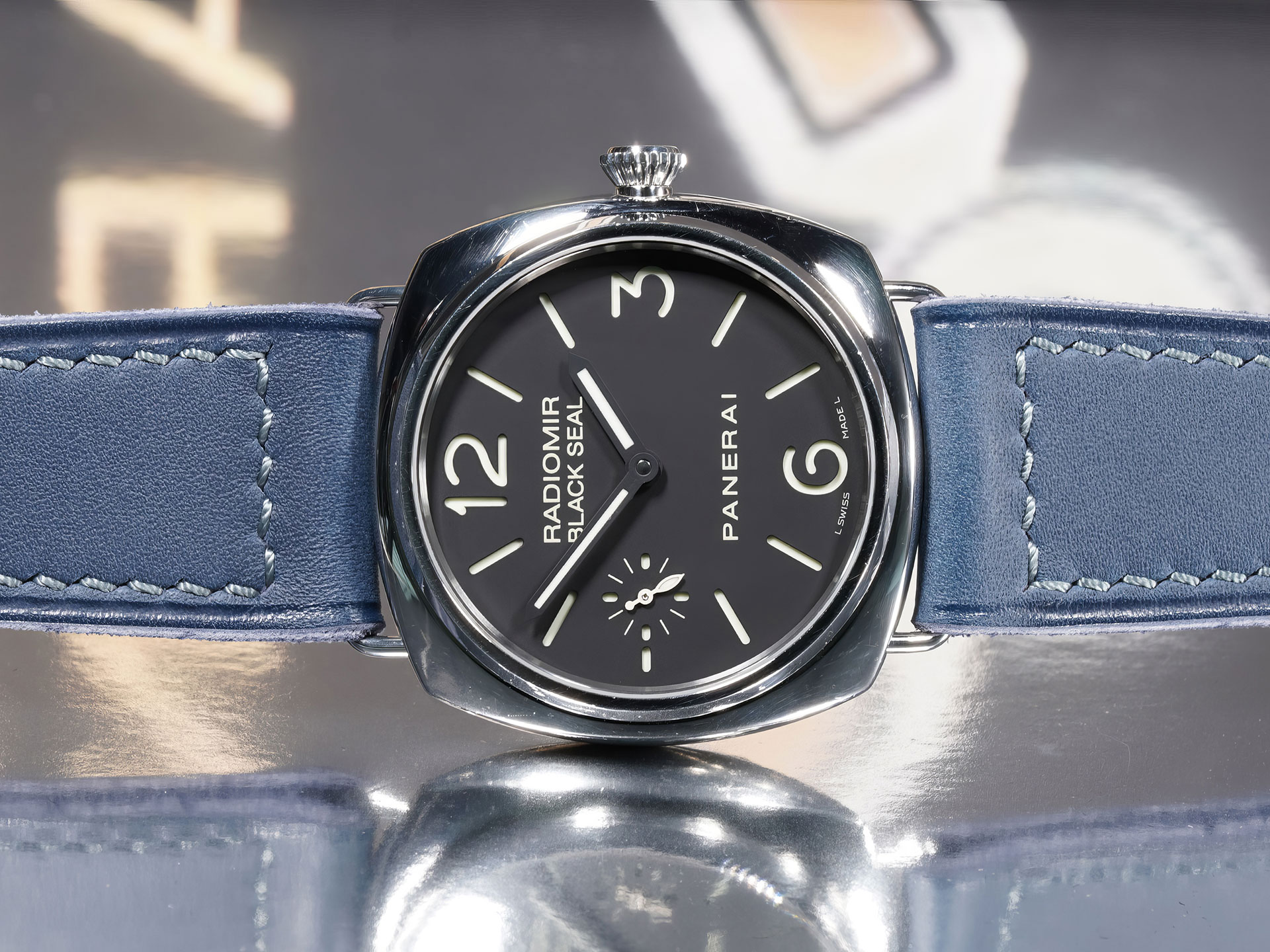 blue Panerai Radiomir strap with vintage profile on PAM00183