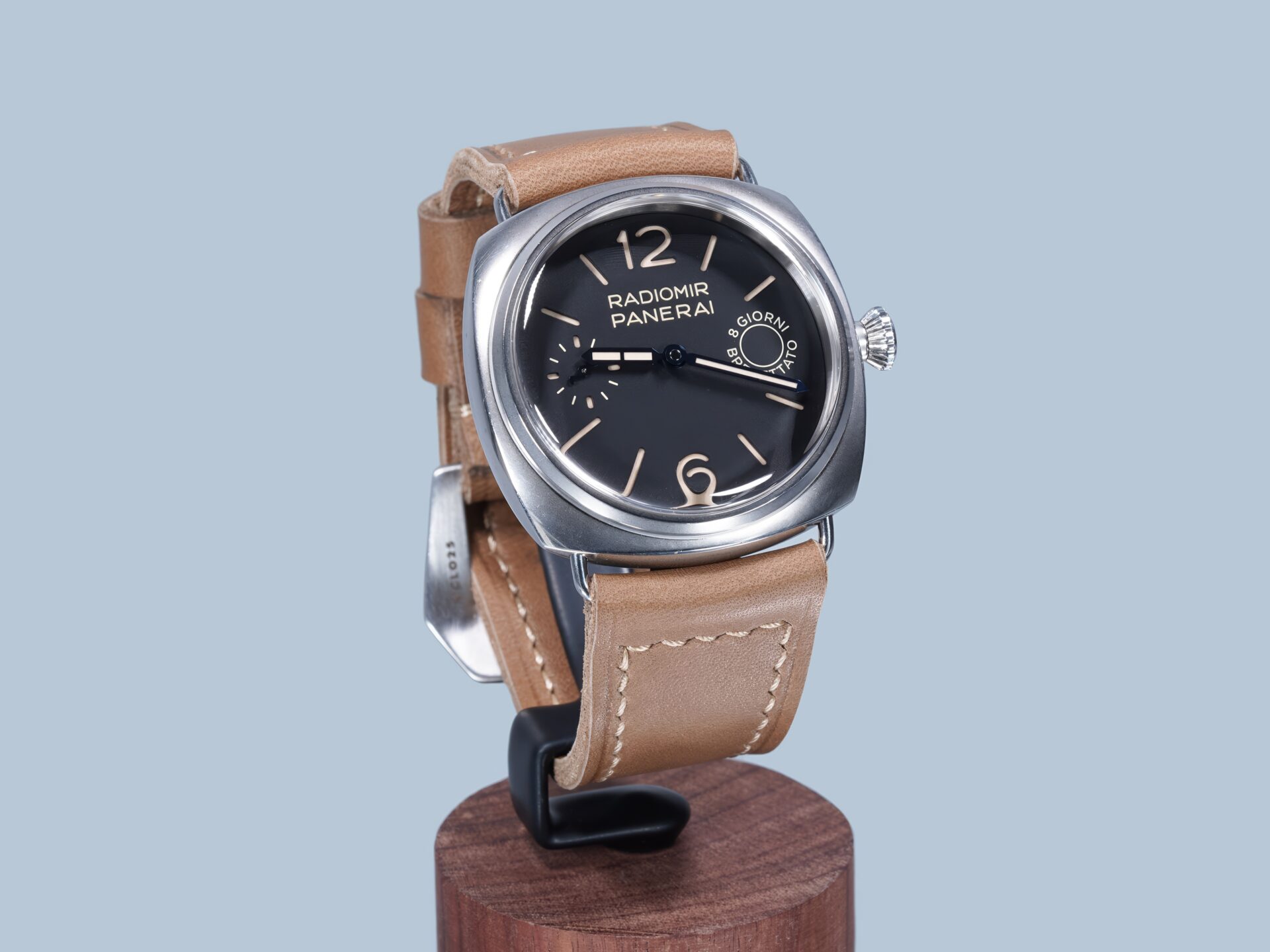 Handmade soft leather Radiomir strap fitted to PAM00992