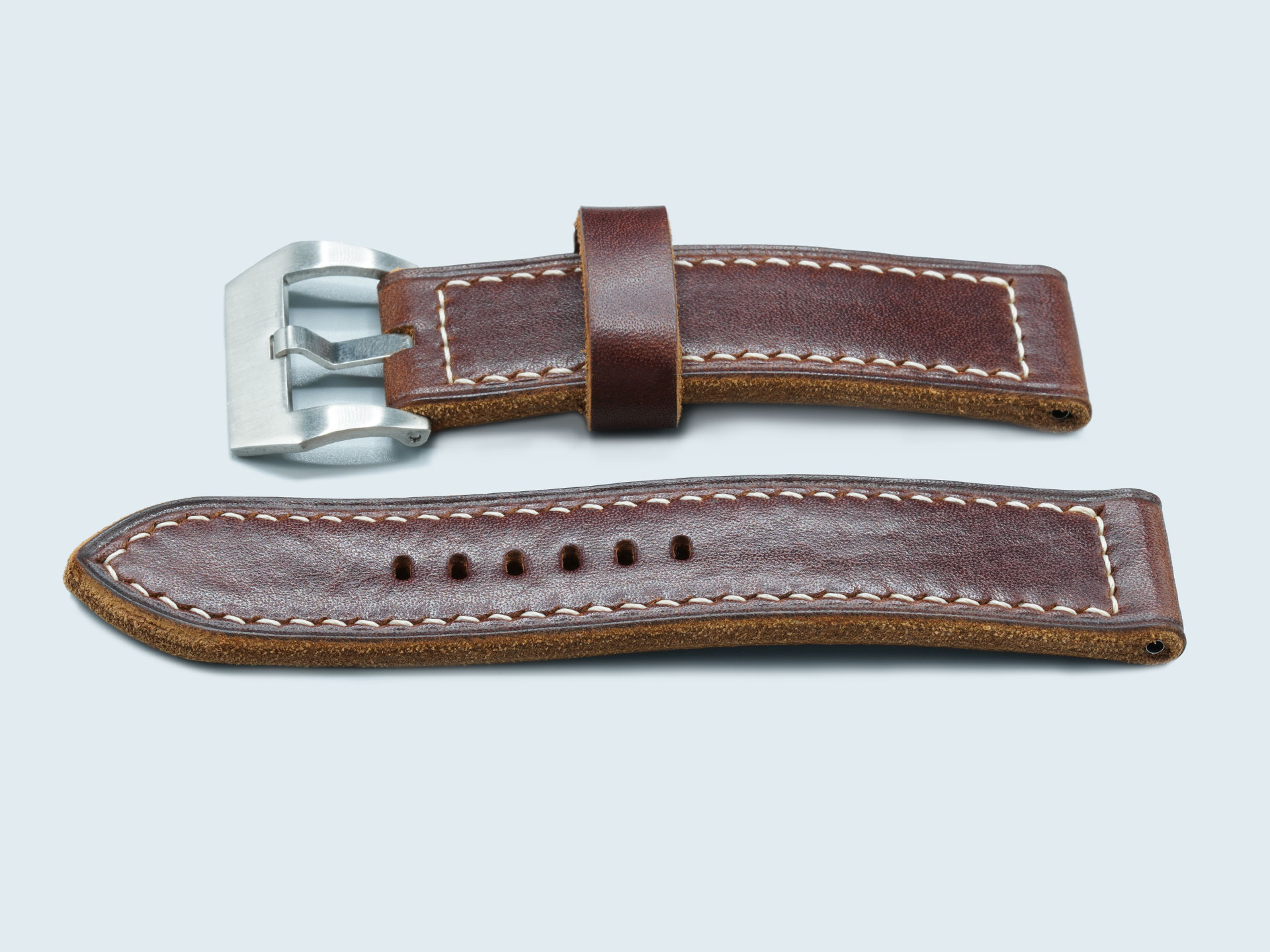 Floating keeper detail on thick handcrafted Panerai strap