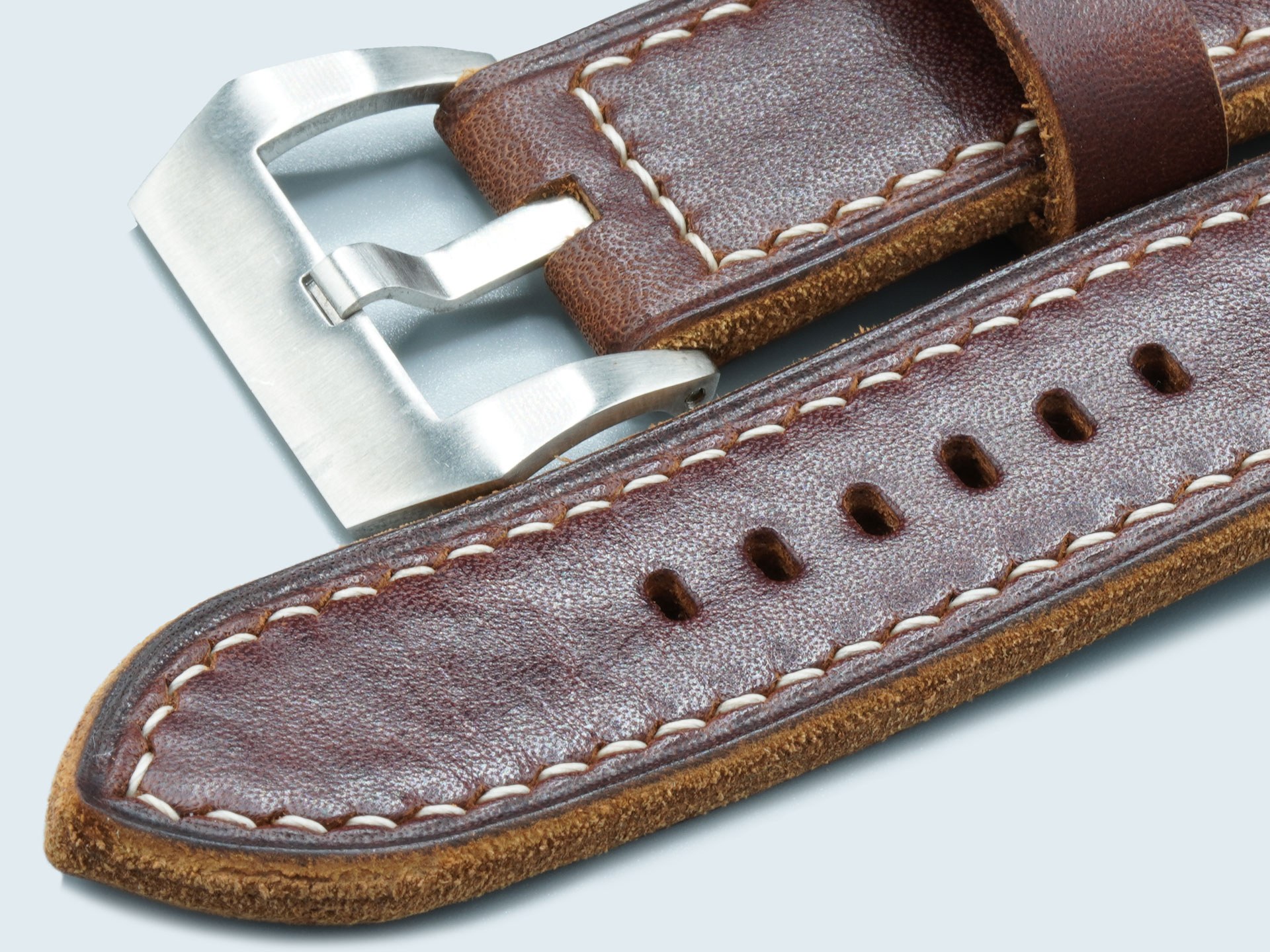 Tapered tip detail on thick 44mm Panerai strap