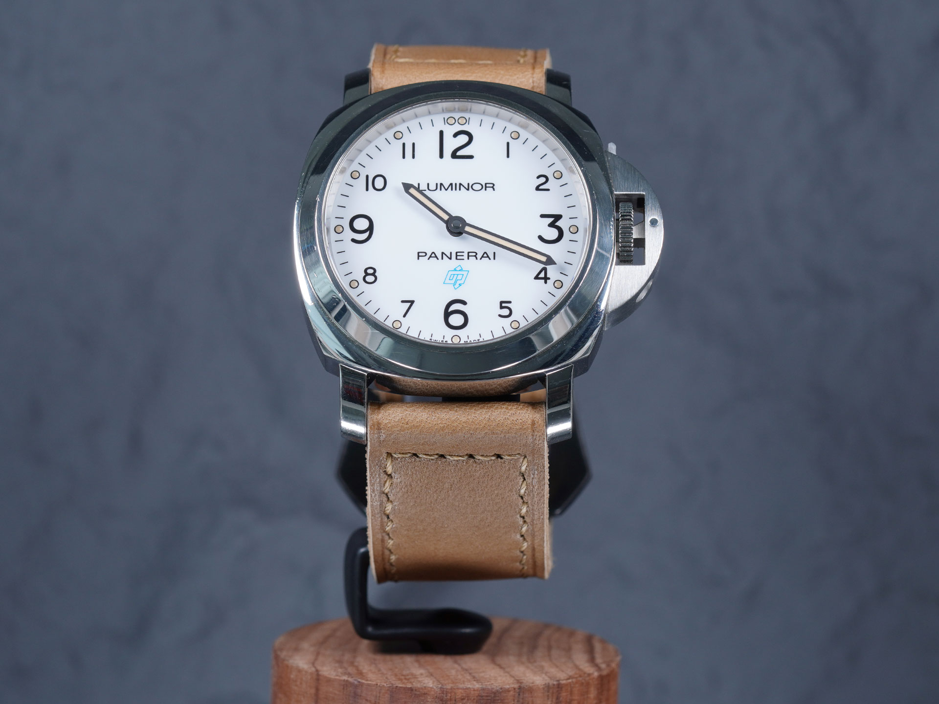 Close-up of the stitching on this vintage tan Panerai strap