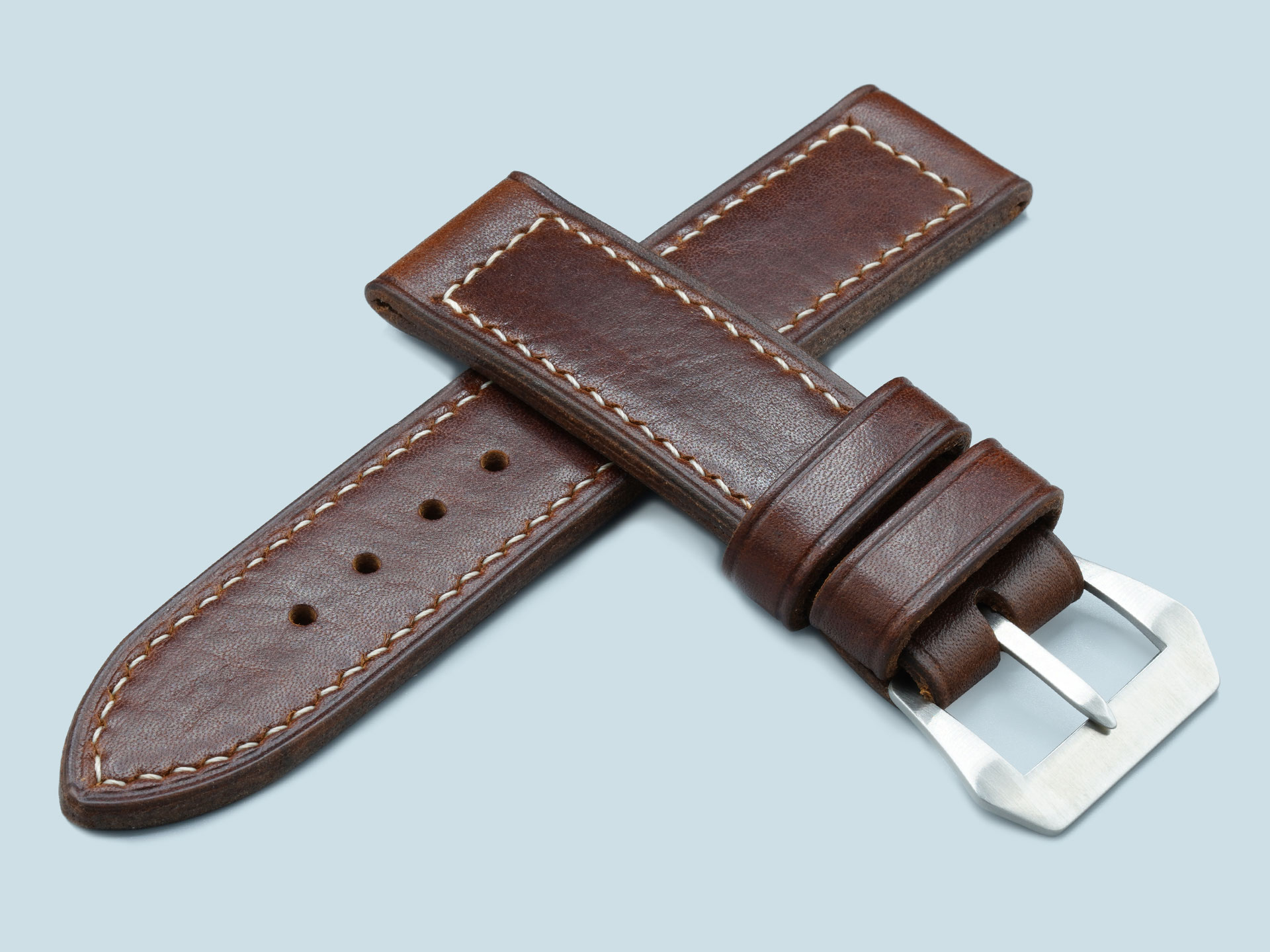 47mm Panerai Luminor strap in dark brown, vintage style buckle end detail