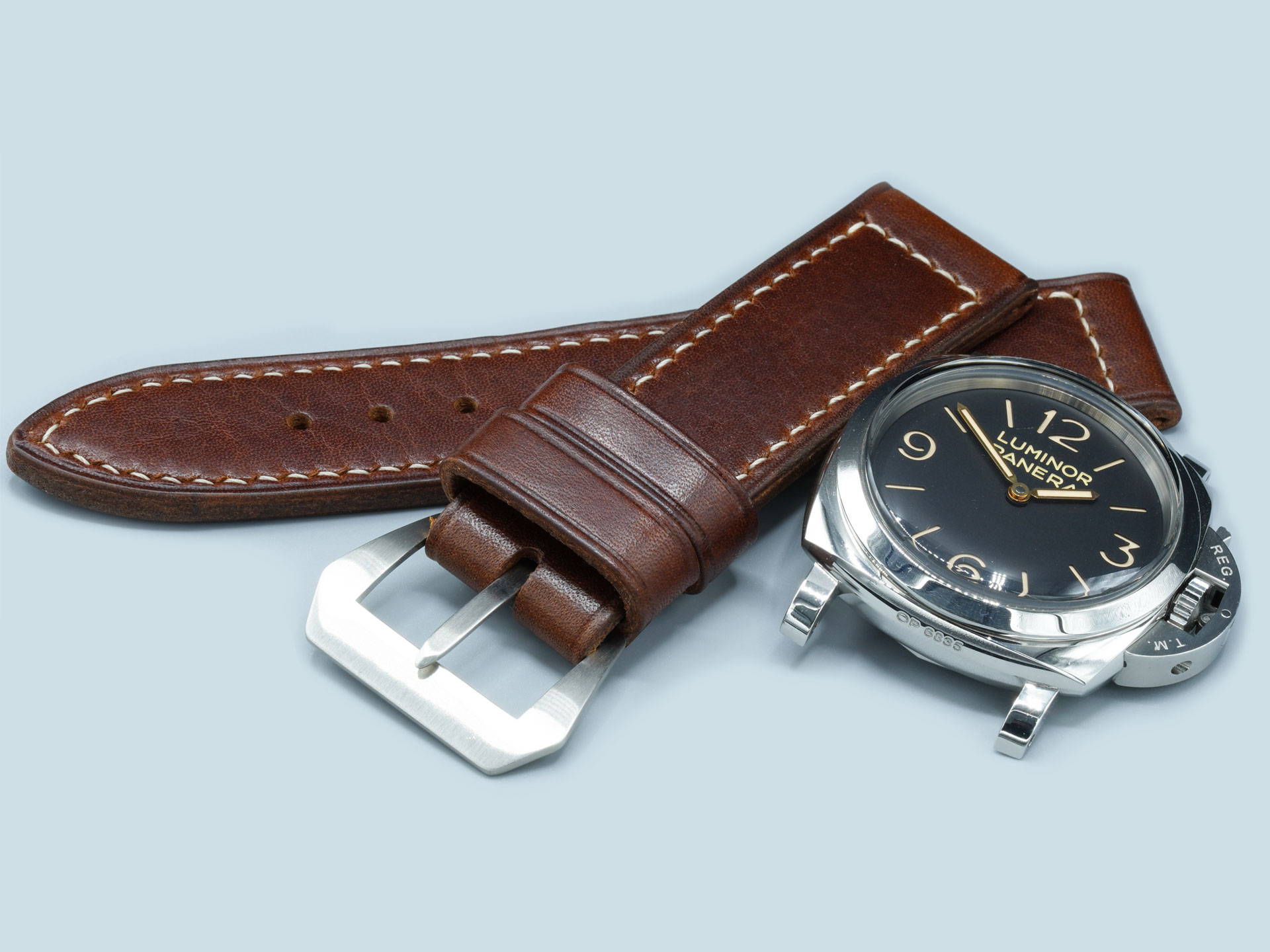 Close-up of the vintage buckle on this dark brown 47mm Panerai Luminor strap