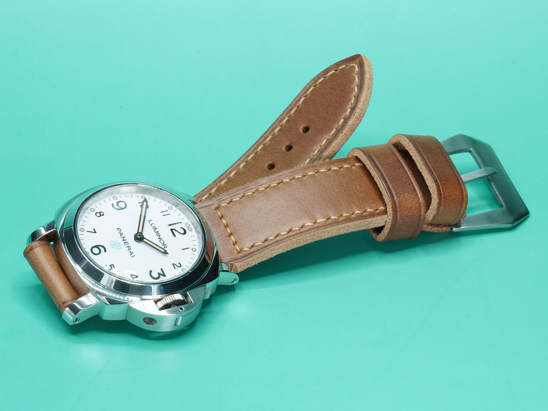 Buckle end view of a caramel brown Panerai Luminor strap, 44mm, handcrafted