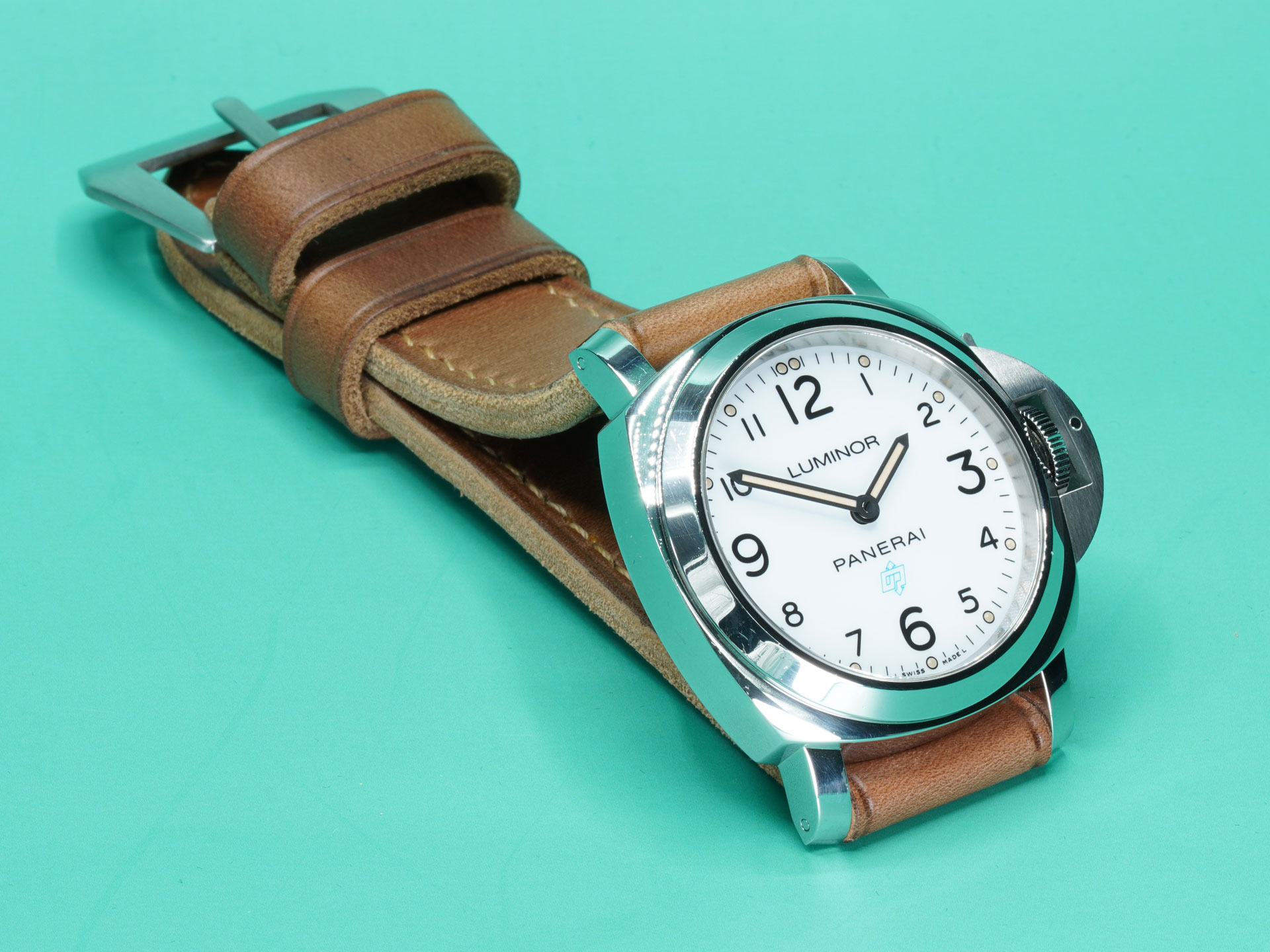 Edge profile showing the thickness of a handcrafted caramel Panerai Luminor strap