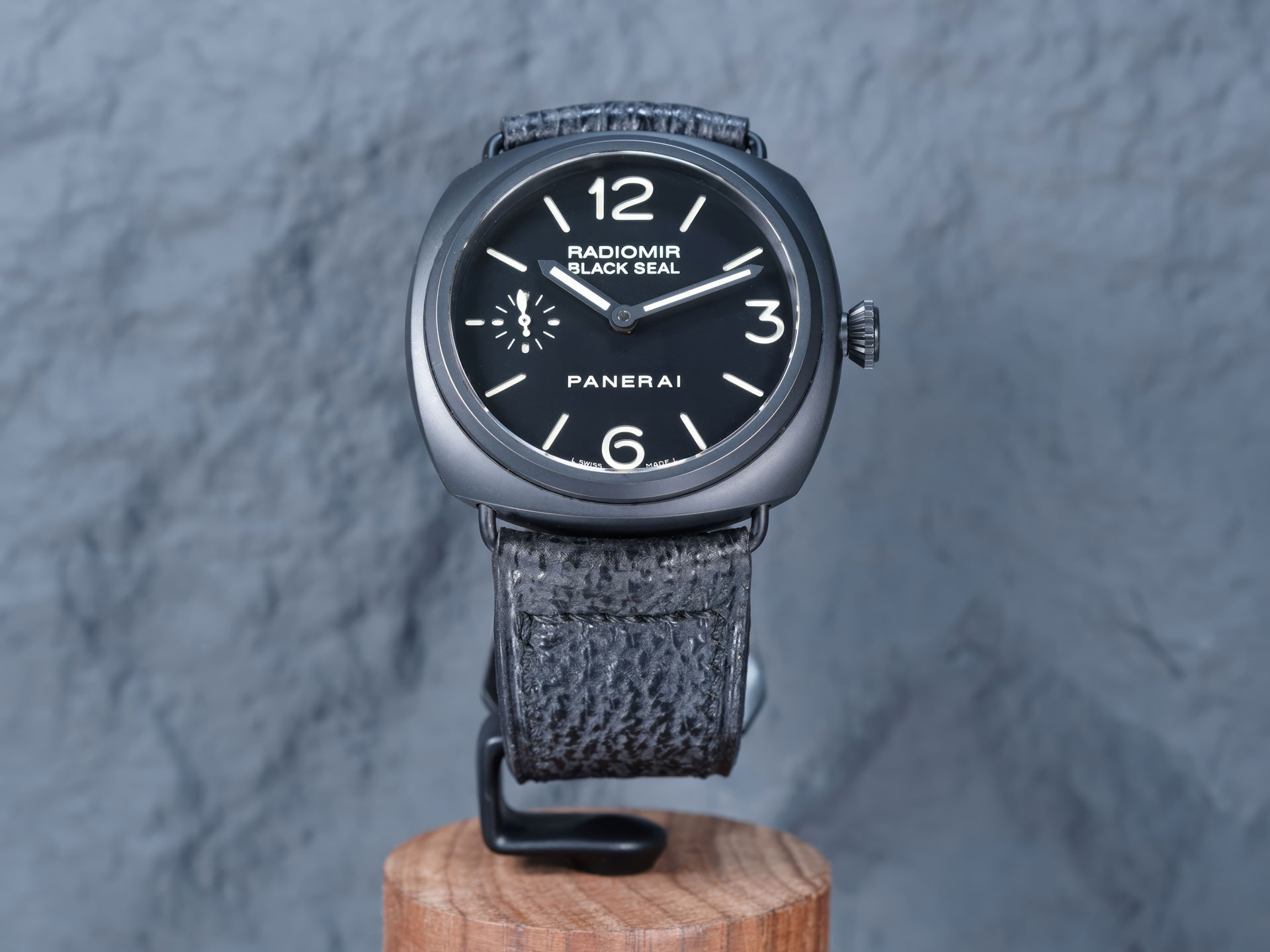 Underside lining and premium stitching of a handcrafted Squalo Nero shark strap.