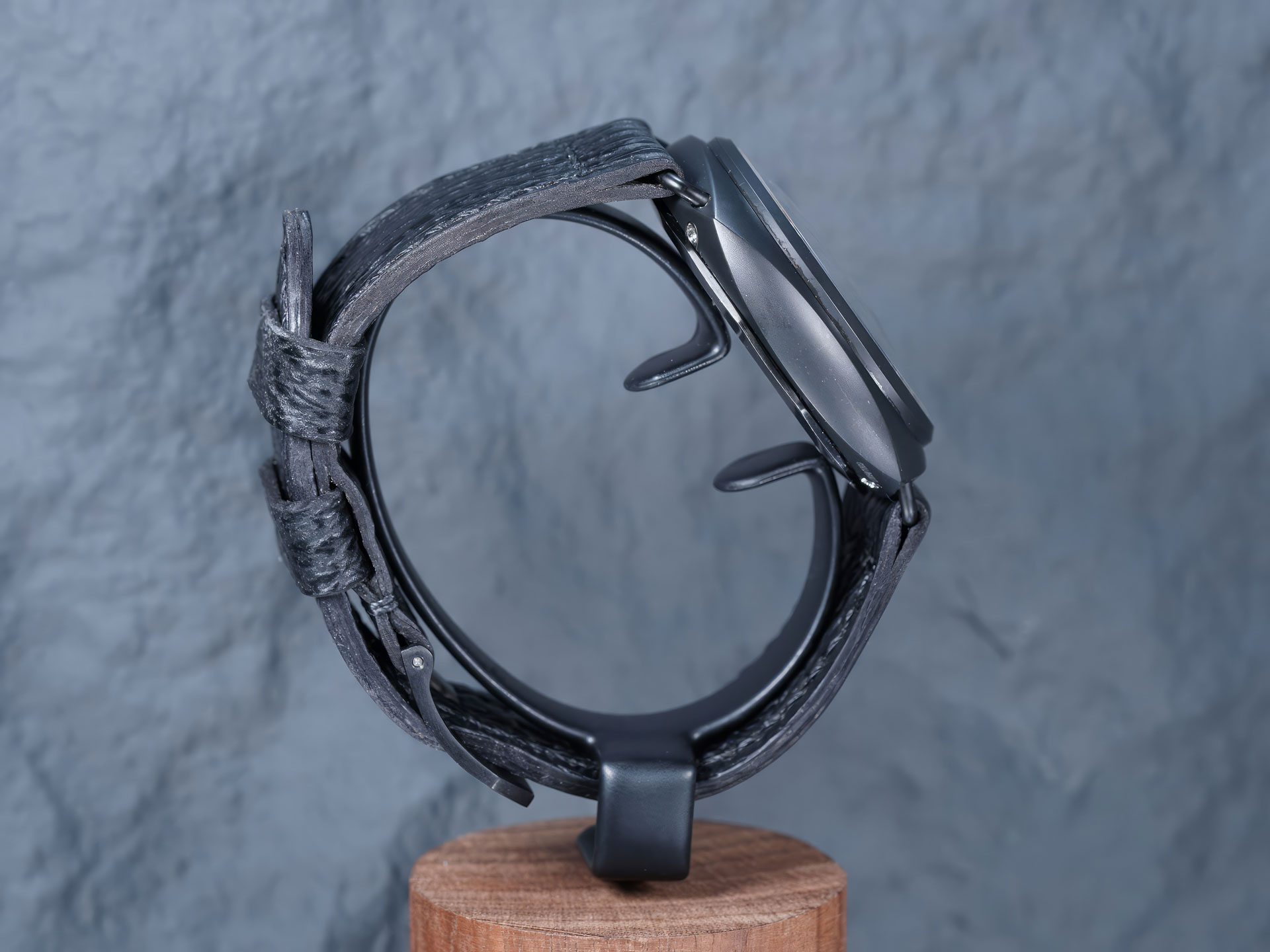 Premium Squalo Nero black shark skin watch strap with a polished trapezoidal buckle.