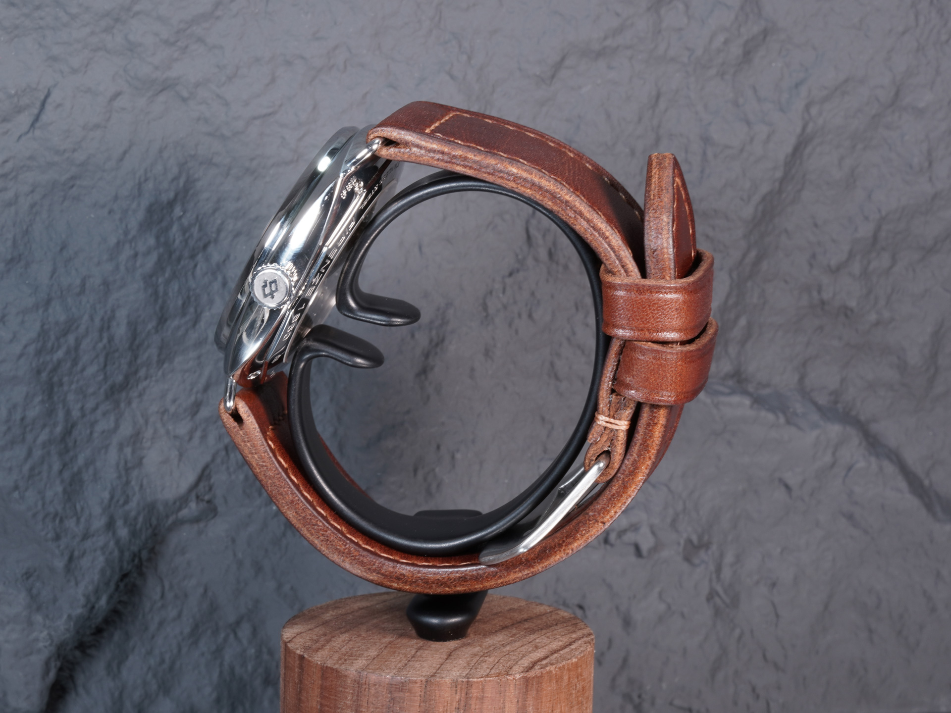 Edge finishing on a dark brown Panerai Radiomir leather strap fitted to a PAM00183 wire lug case.