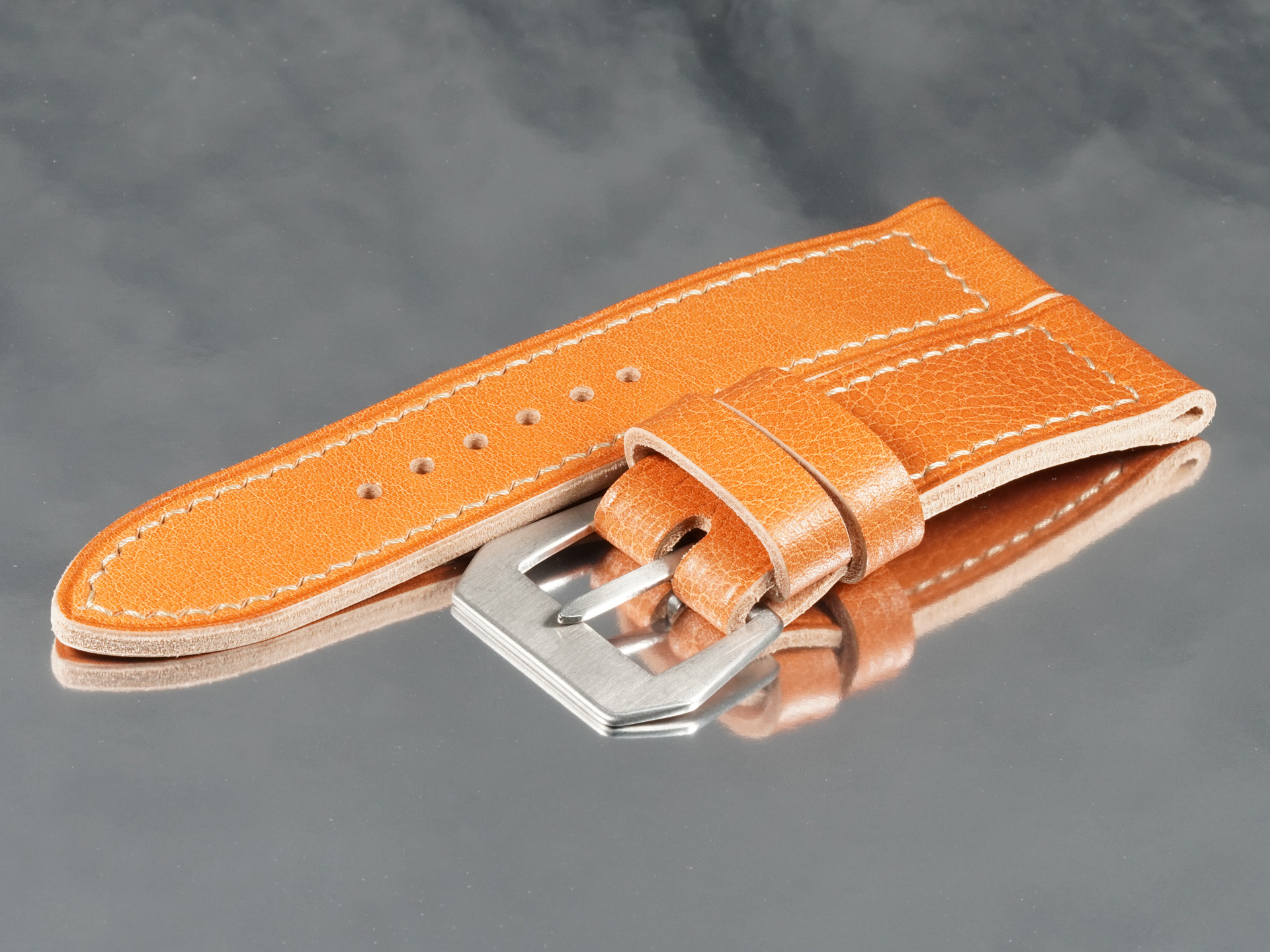 italian-leather-classic-tan-strap-47mm-panerai-case