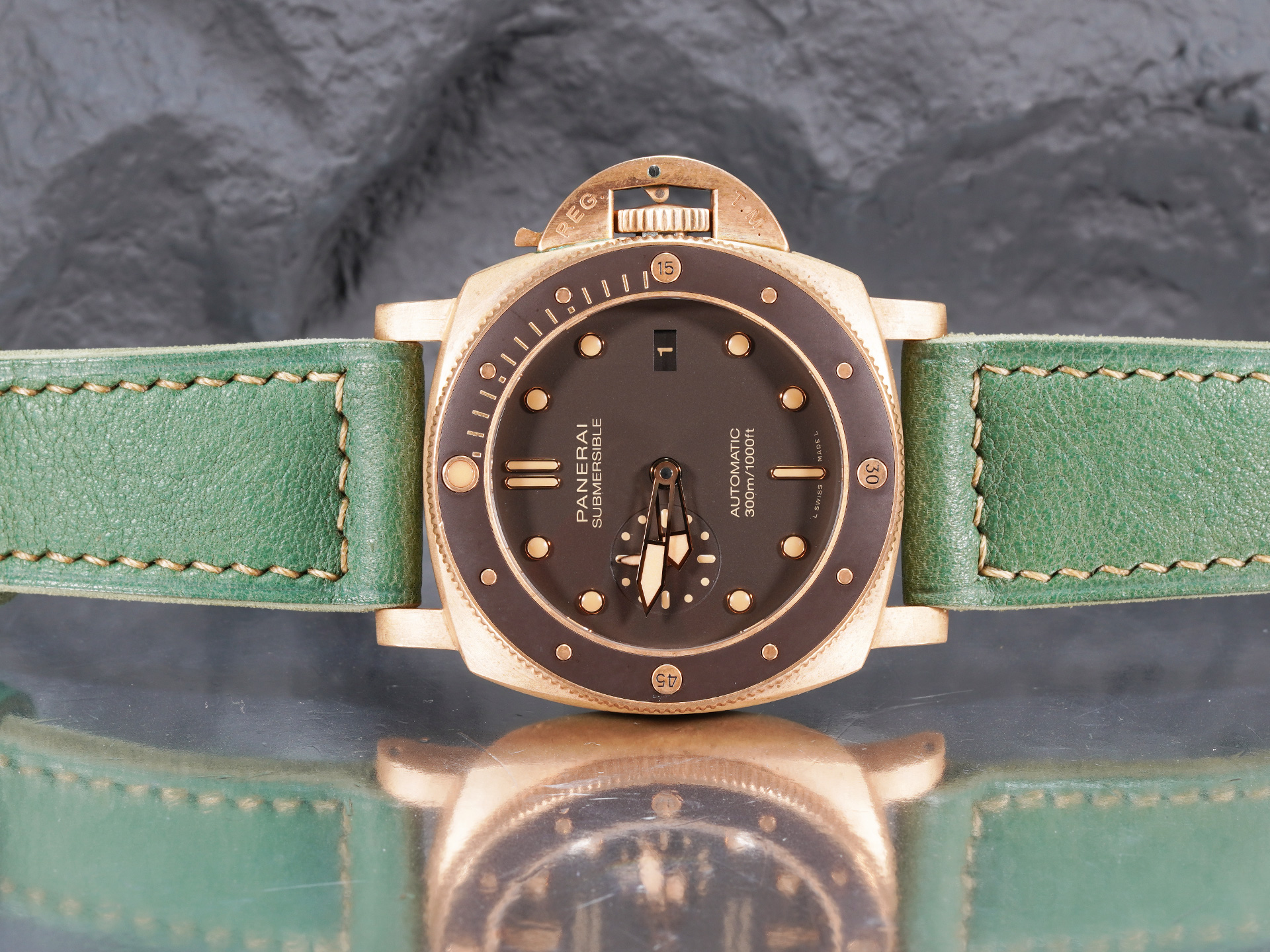 tailored-green-leather-band-47mm-panerai-submersible-bronzo-pam00968