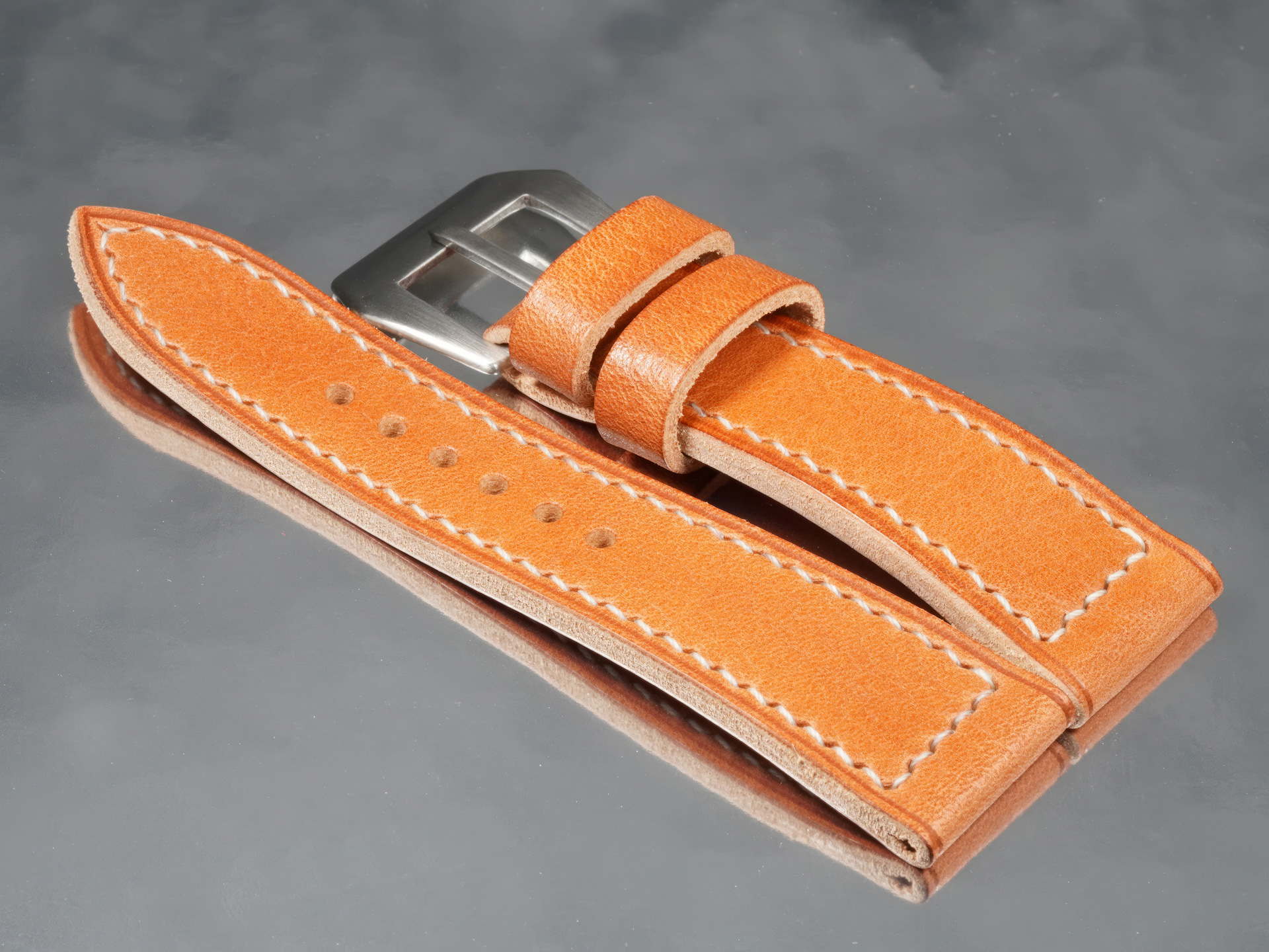 handcrafted-glossy-tan-leather-strap-26mm-panerai-radiomir