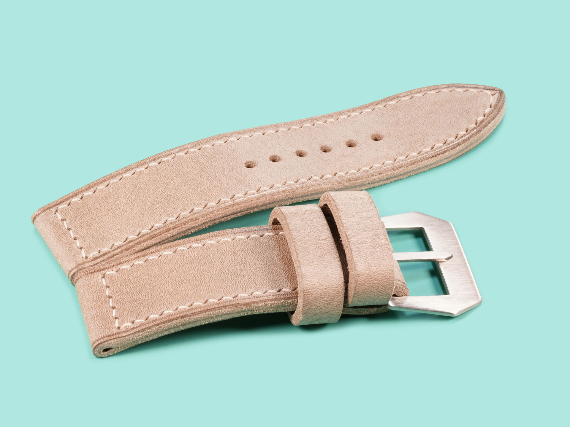 Vintage pull-up thick grey Panerai Luminor strap mounted on PAM 372.