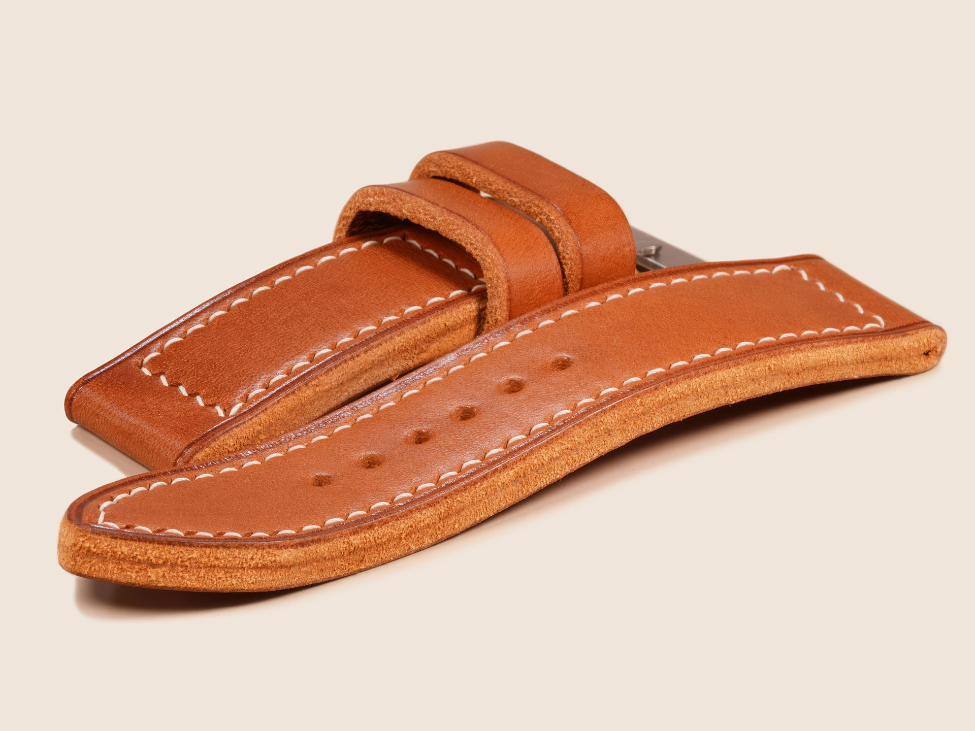 Dual keepers and flat razor buckle on a handcrafted 6.4mm thick Panerai strap.