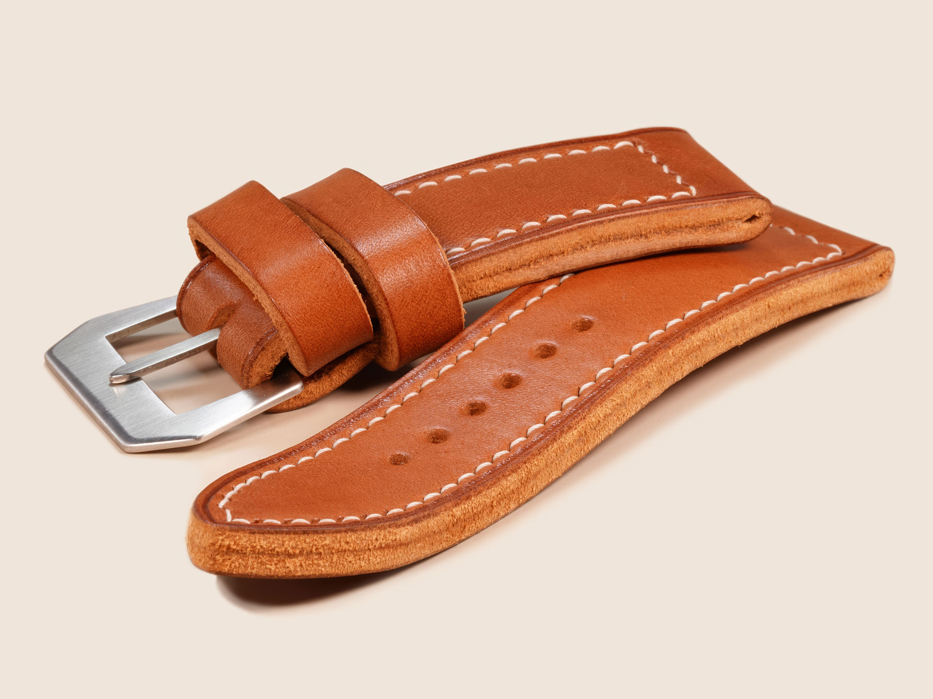 Hand-stitched boxed pattern detailing on a 6.4mm thick Panerai strap 26mm width.