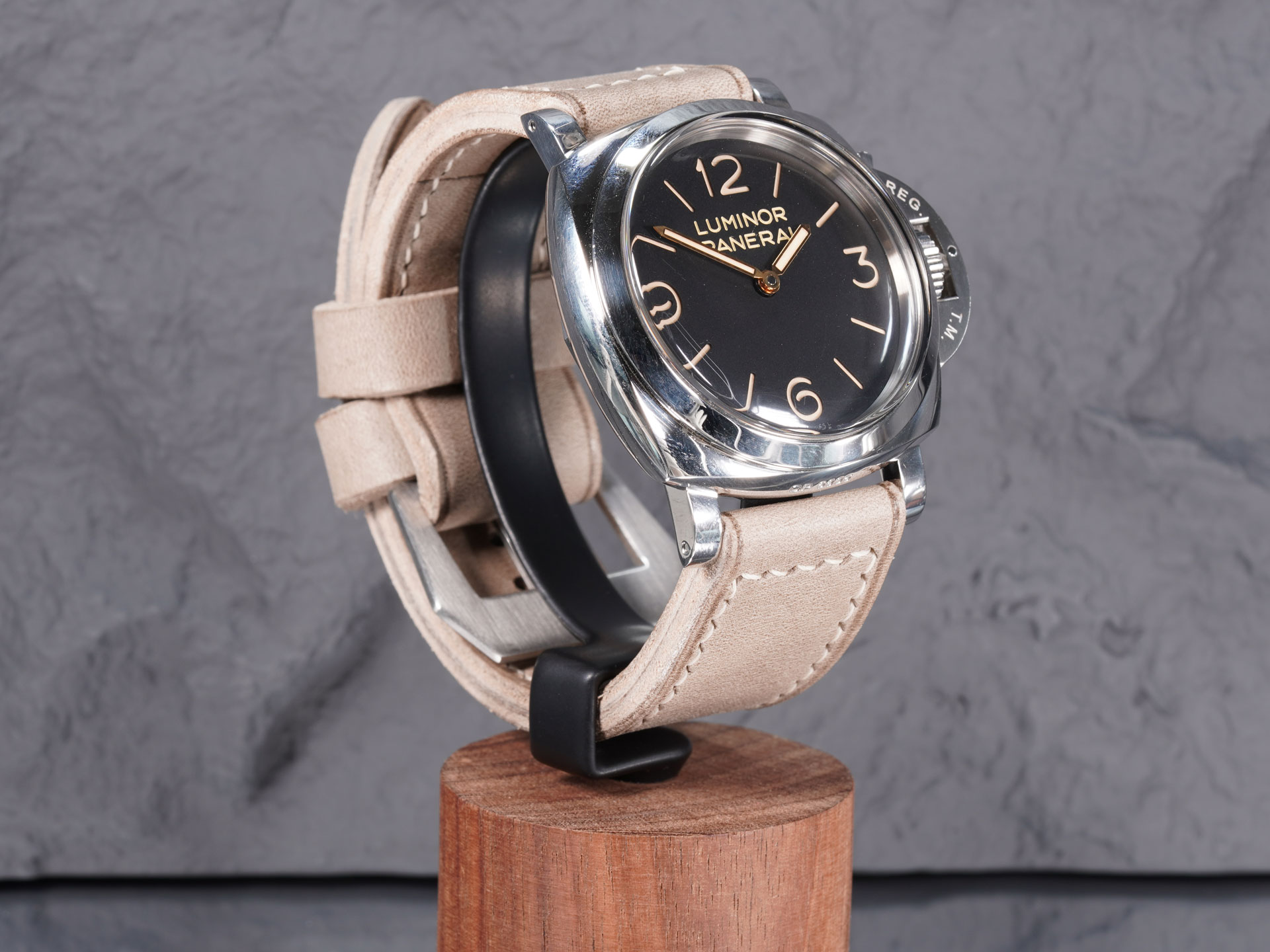 Close-up of 26mm lug end on thick grey Panerai Luminor strap.