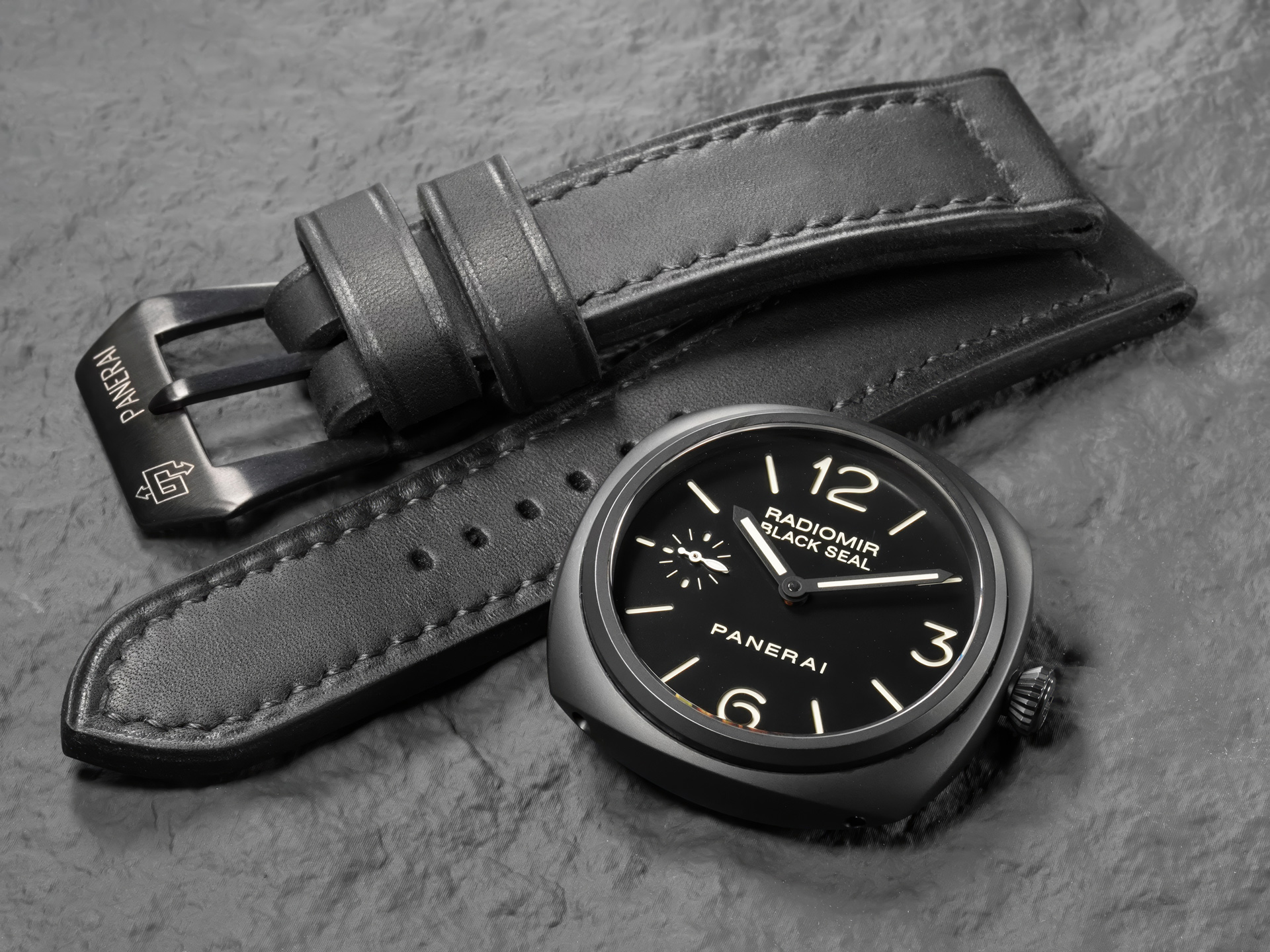 PAM 292 strap crafted from supple rubber-infused black leather with boxed stitching.
