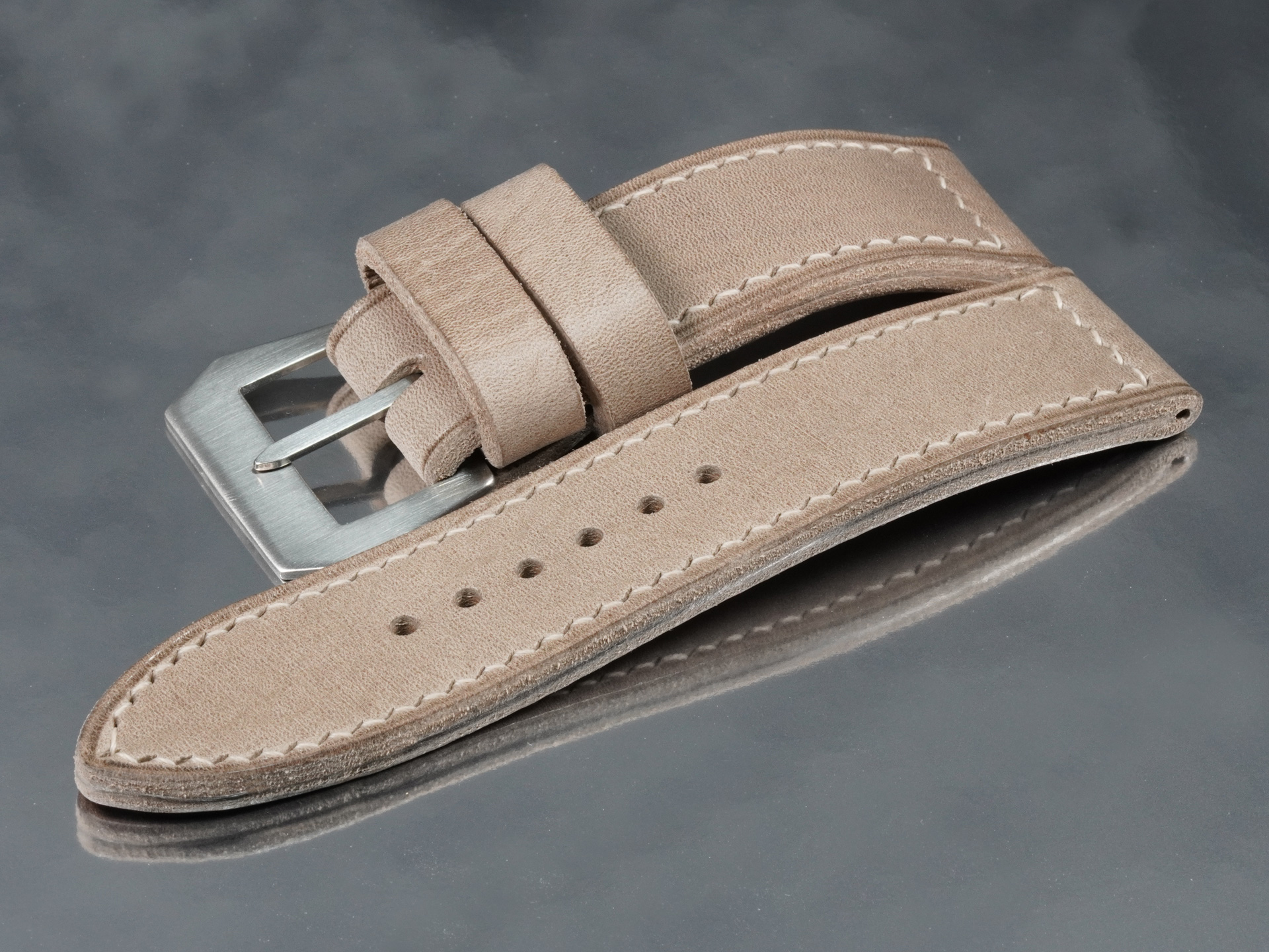 handcrafted-grey-italian-leather-strap-sewn-in-flat-buckle-panerai