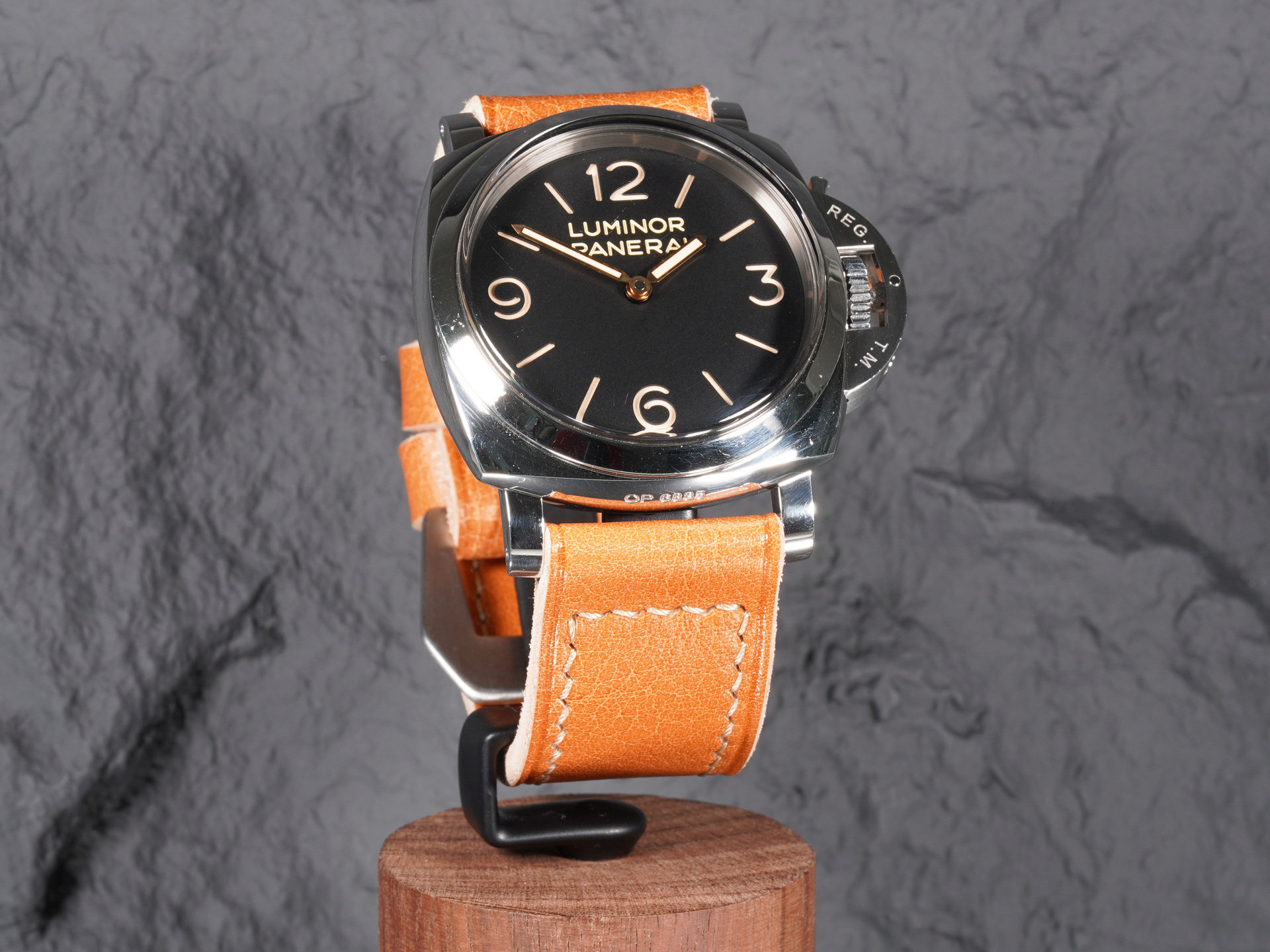 panerai-luminor-47mm-classic-tan-leather-watch-band