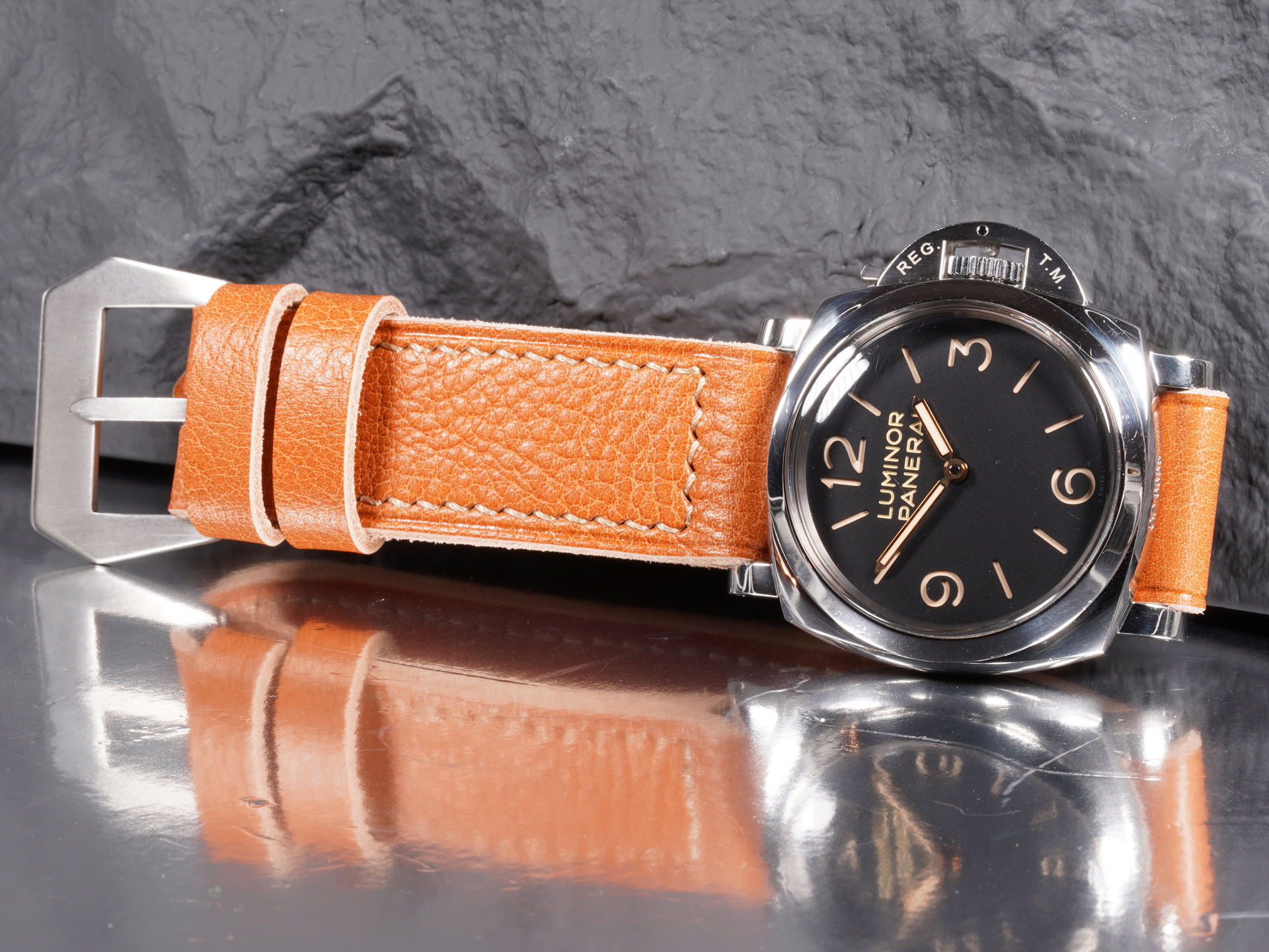 traditional-construction-vintage-tan-panerai-strap-26mm