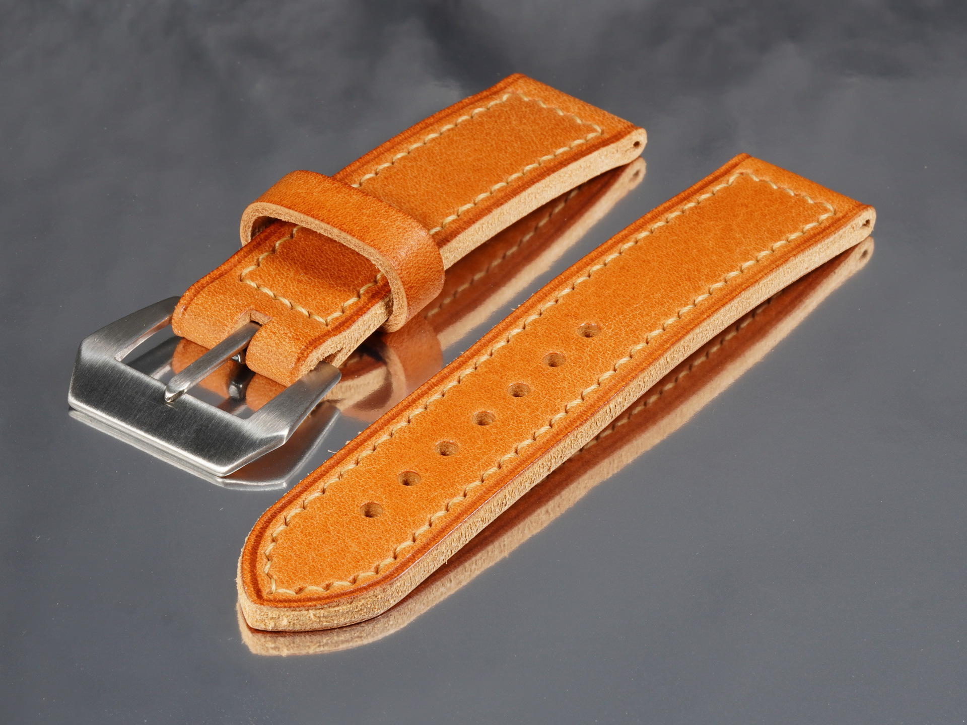 vintage-style-thick-tan-leather-strap-panerai-pam00775