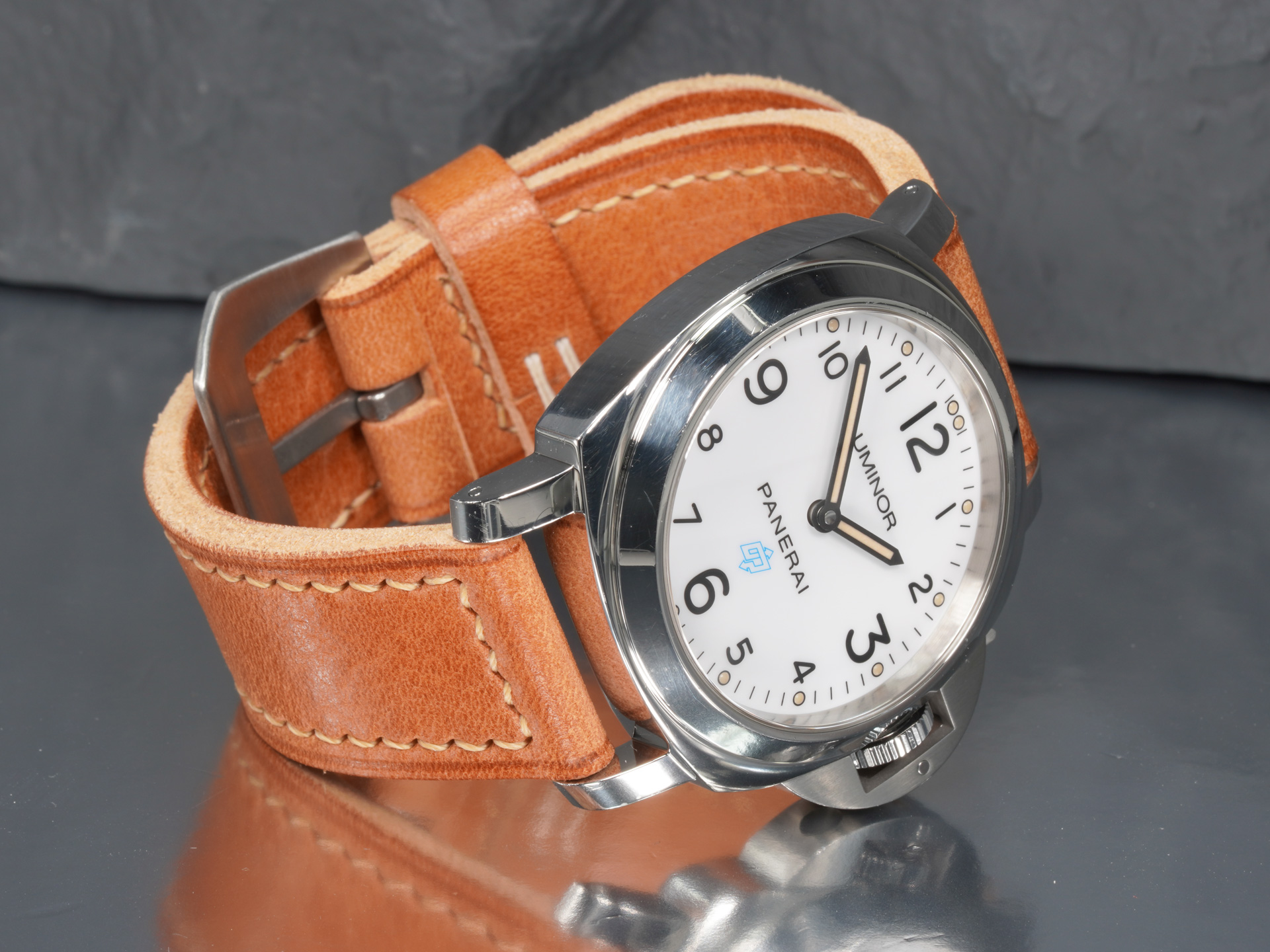 44mm-panerai-luminor-thick-tan-vintage-style-strap-by-marcello-straps