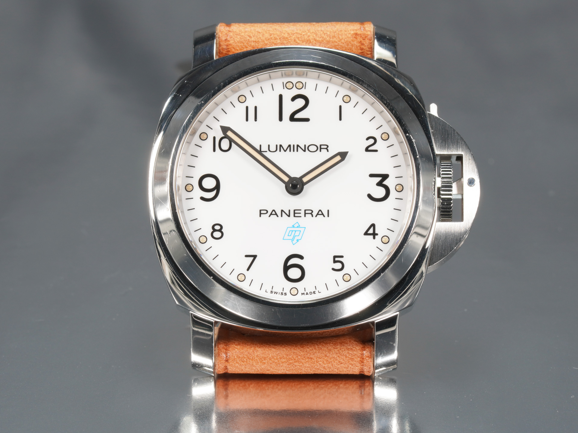 vintage-style-thick-tan-strap-profile-44mm-panerai-luminor-base