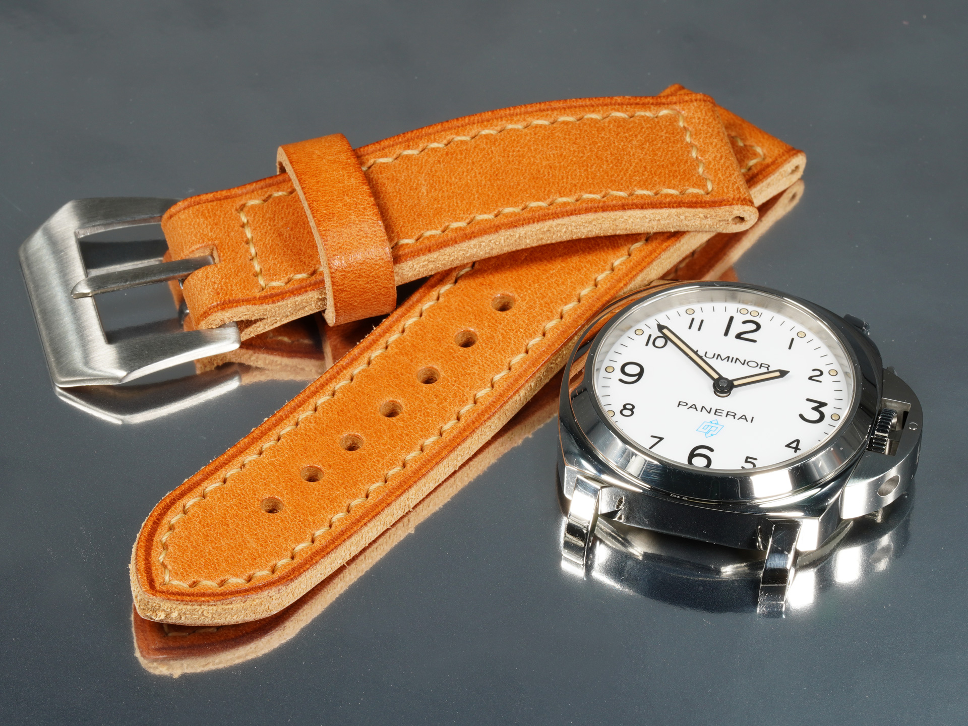 handcrafted-vintage-style-gloss-tan-strap-panerai-luminor-base