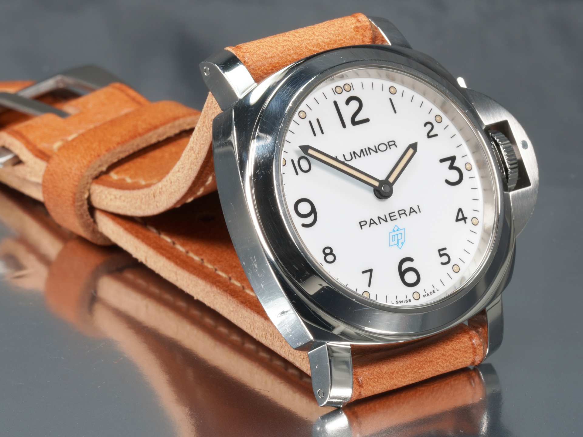 vintage-style-gloss-tan-thick-panerai-strap-by-marcello-straps