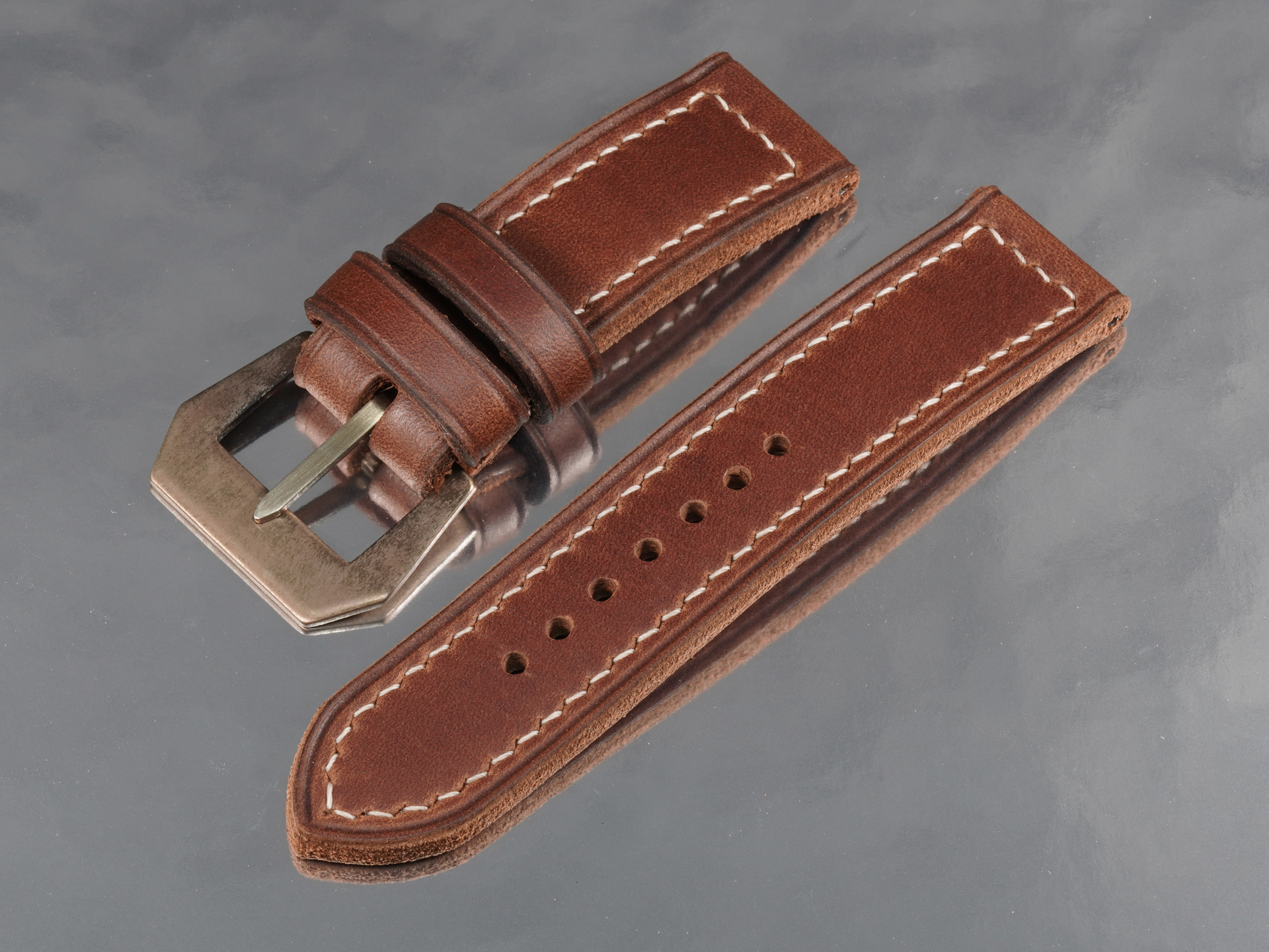 Straight profile view of 24mm rust brown aged Panerai strap