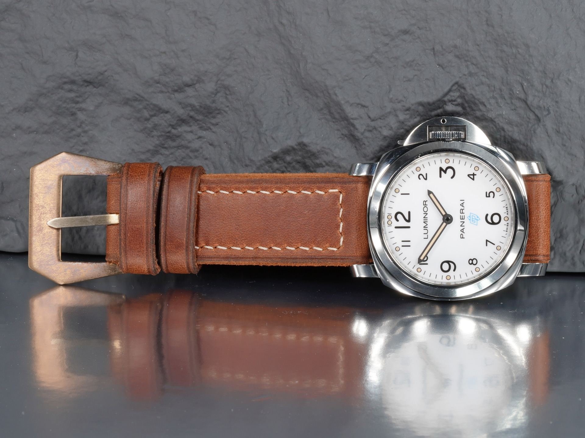 Textured rust brown aged watch strap with sewn in aged buckle